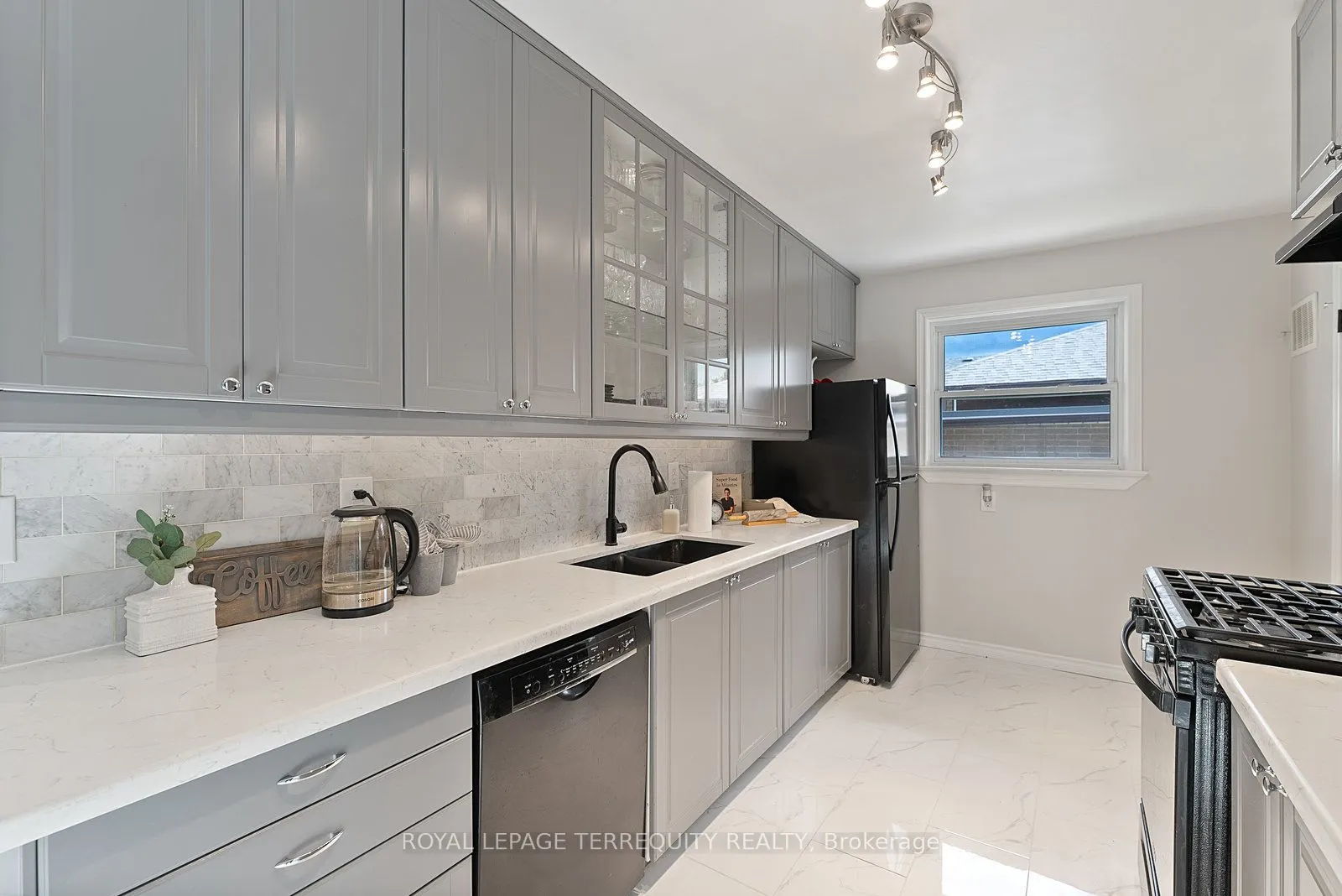 329 Cochrane Street