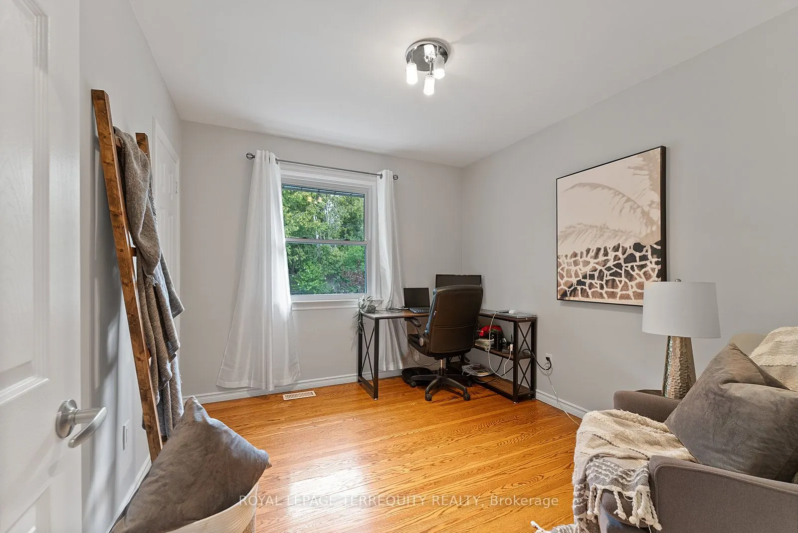 329 Cochrane Street