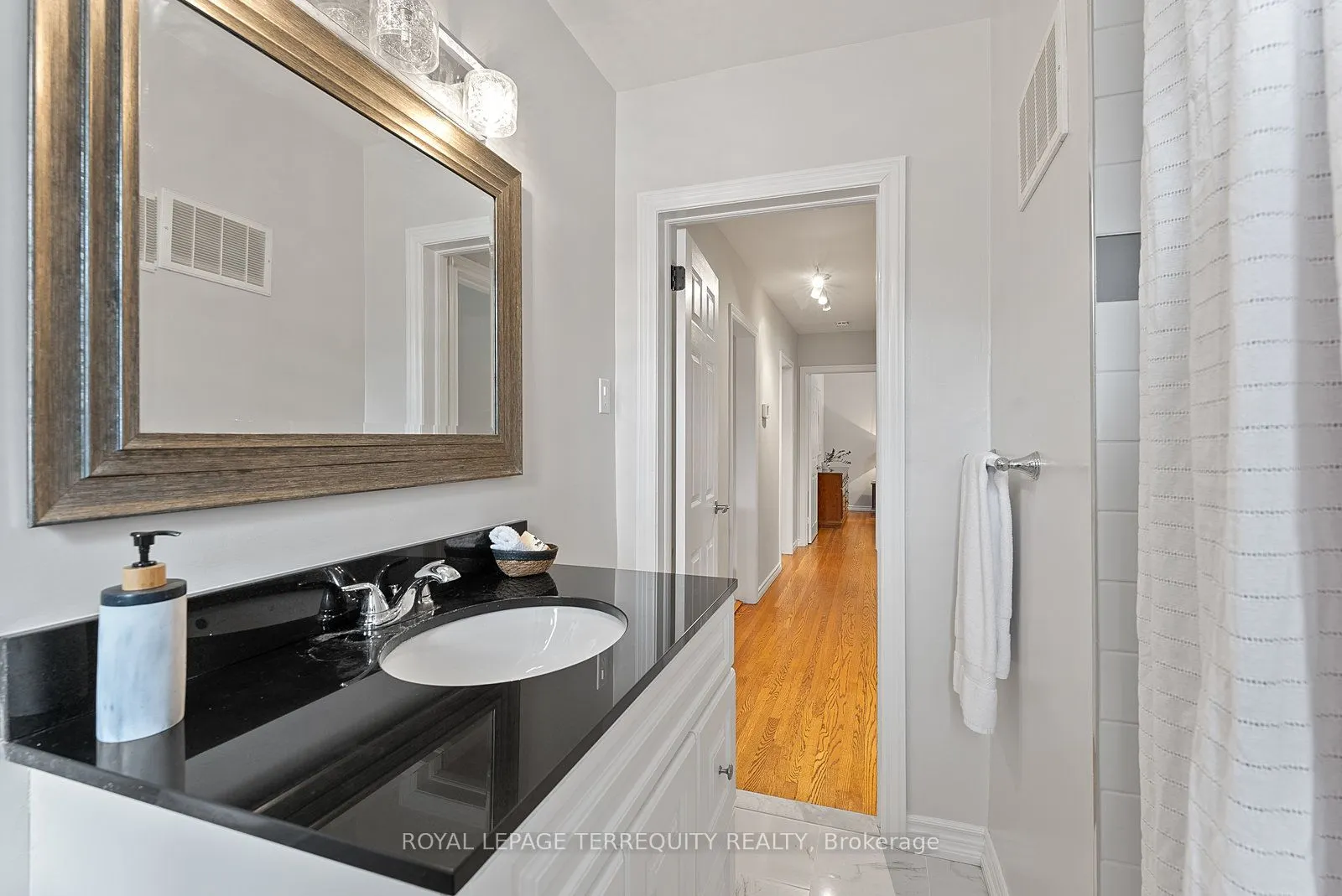 329 Cochrane Street