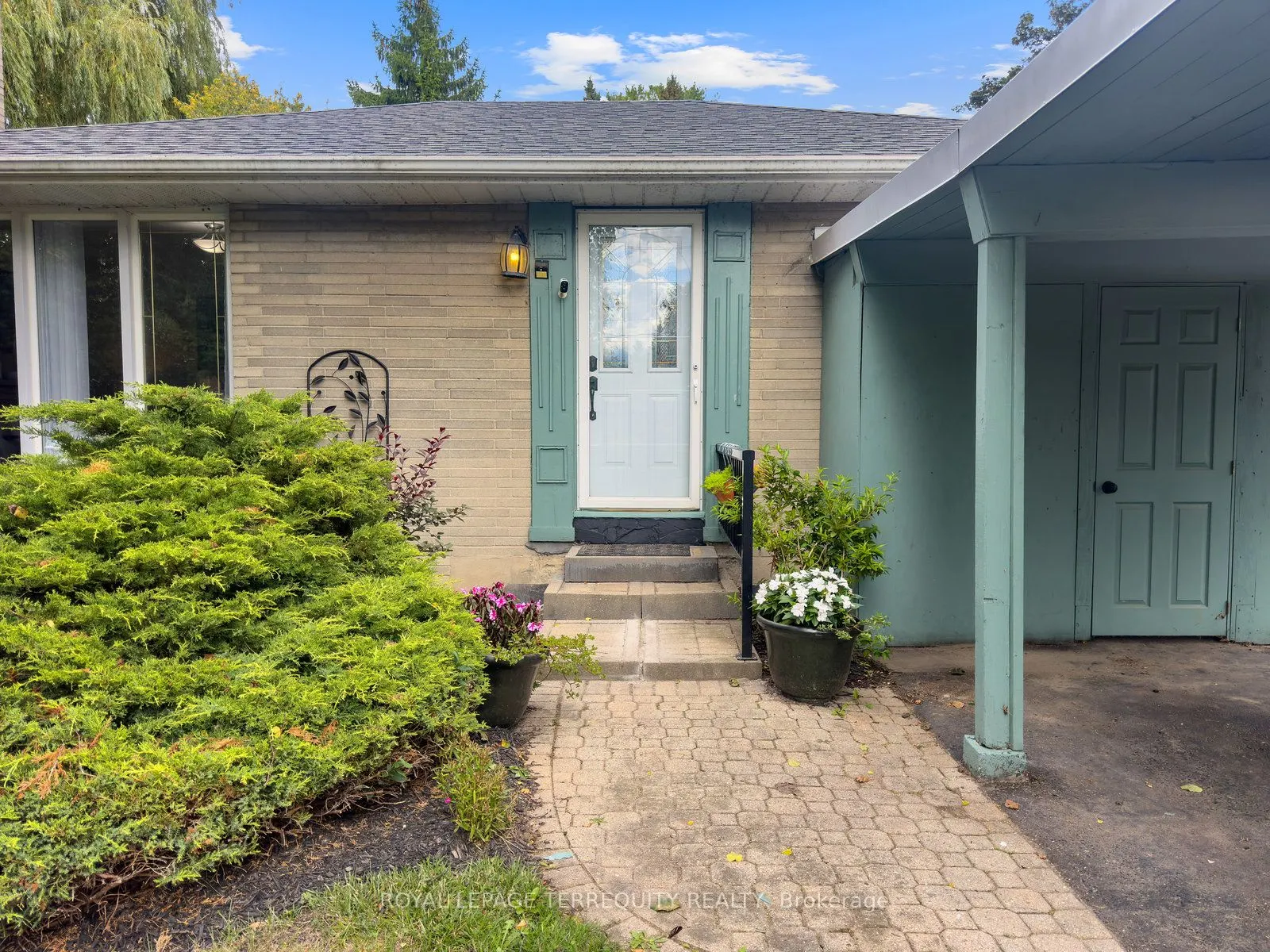 329 Cochrane Street