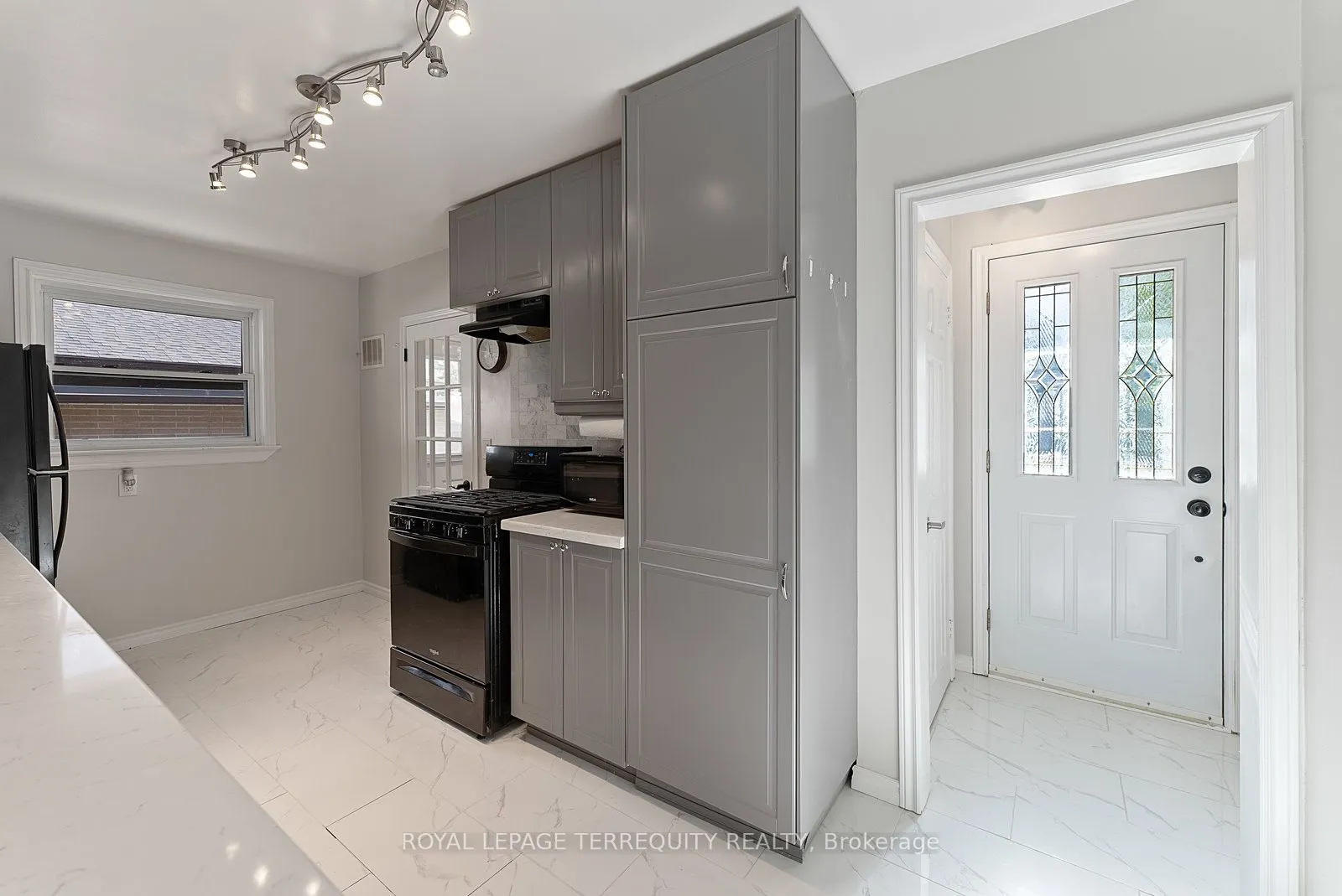 329 Cochrane Street