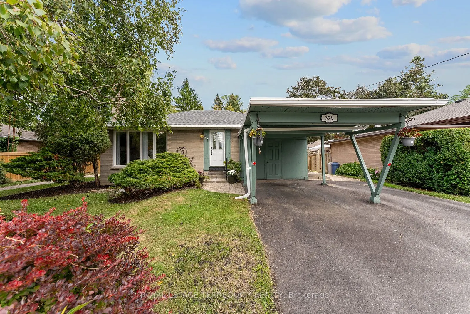 329 Cochrane Street