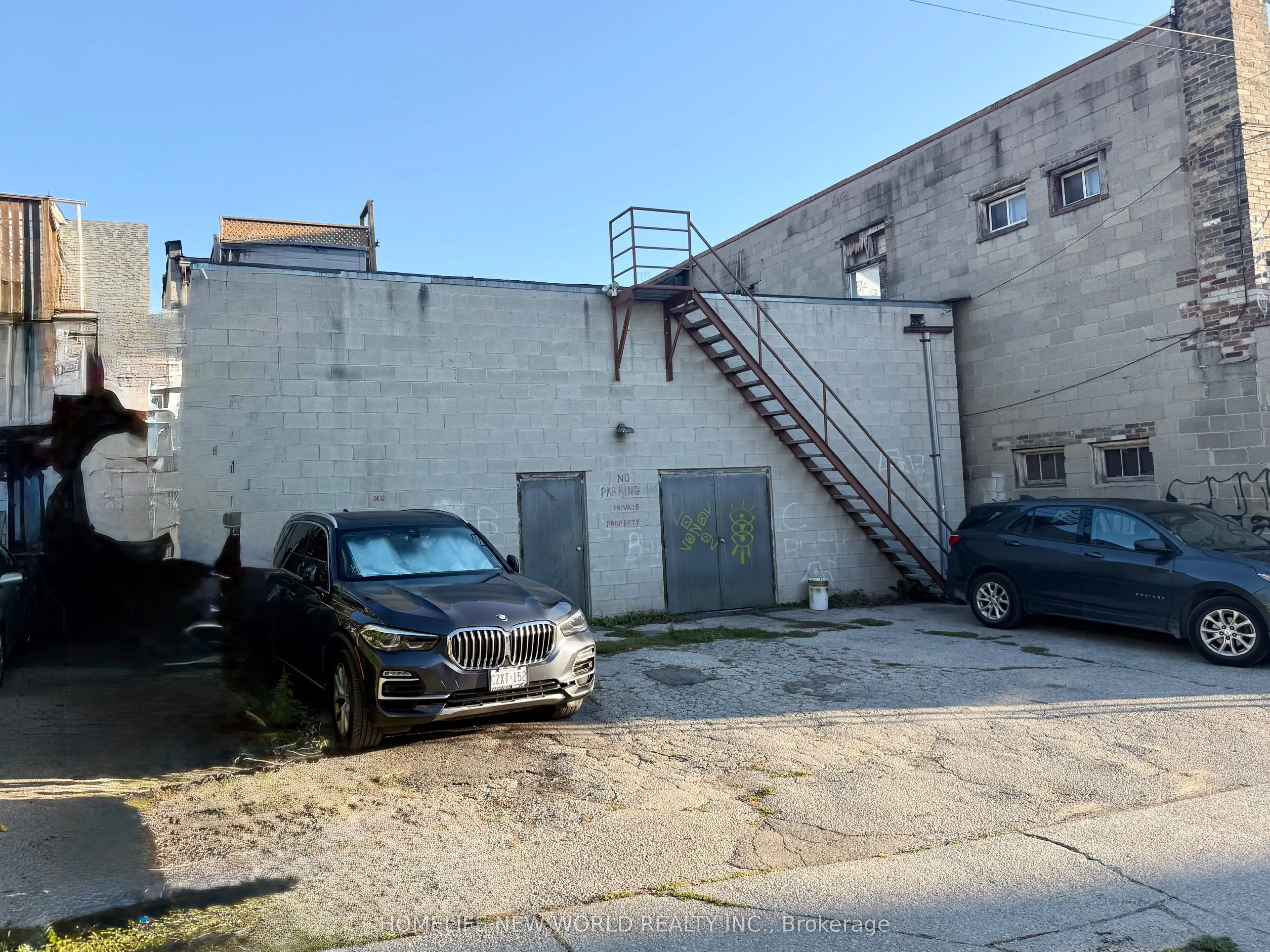 841 Gerrard Street E