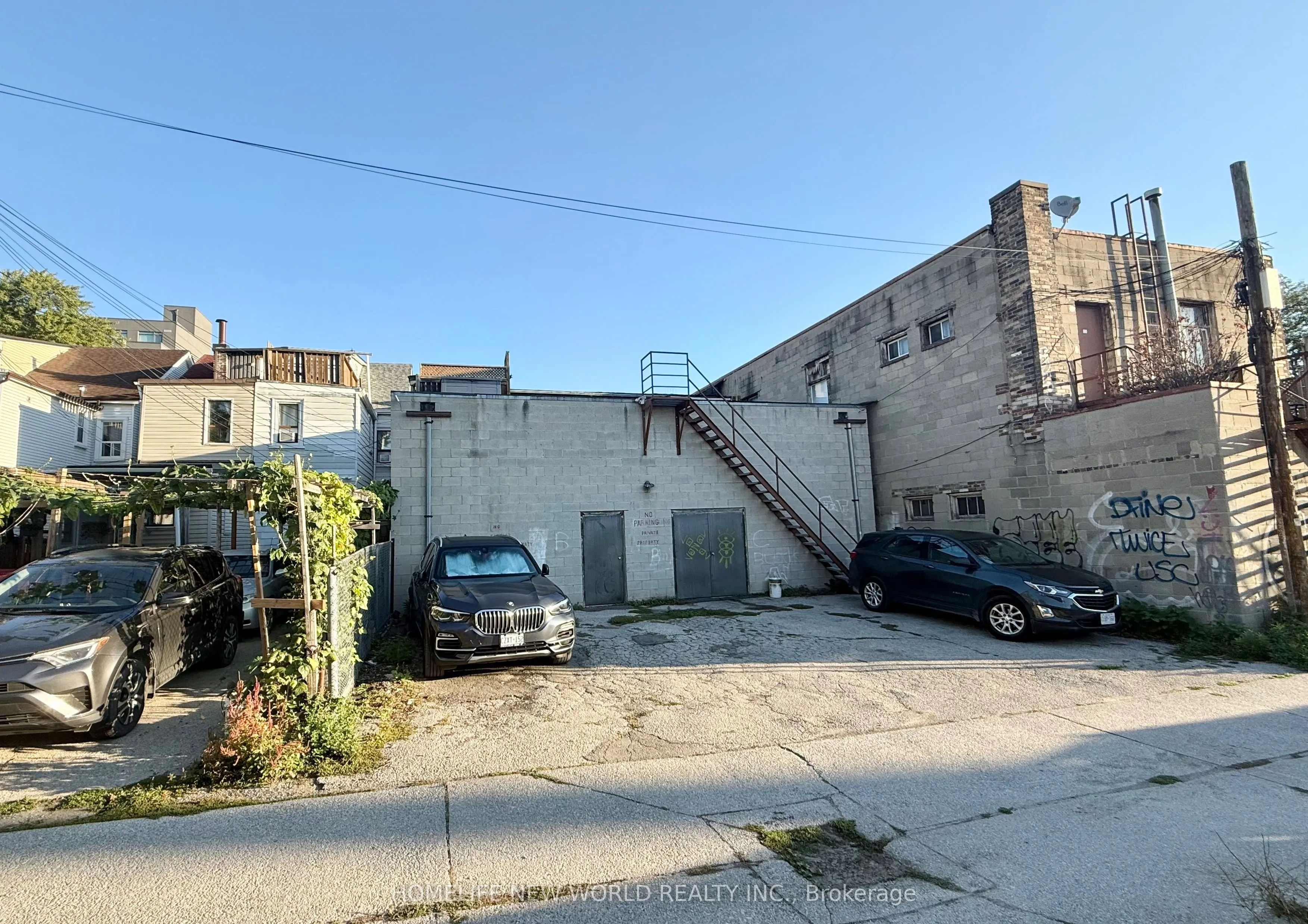 841 Gerrard Street E