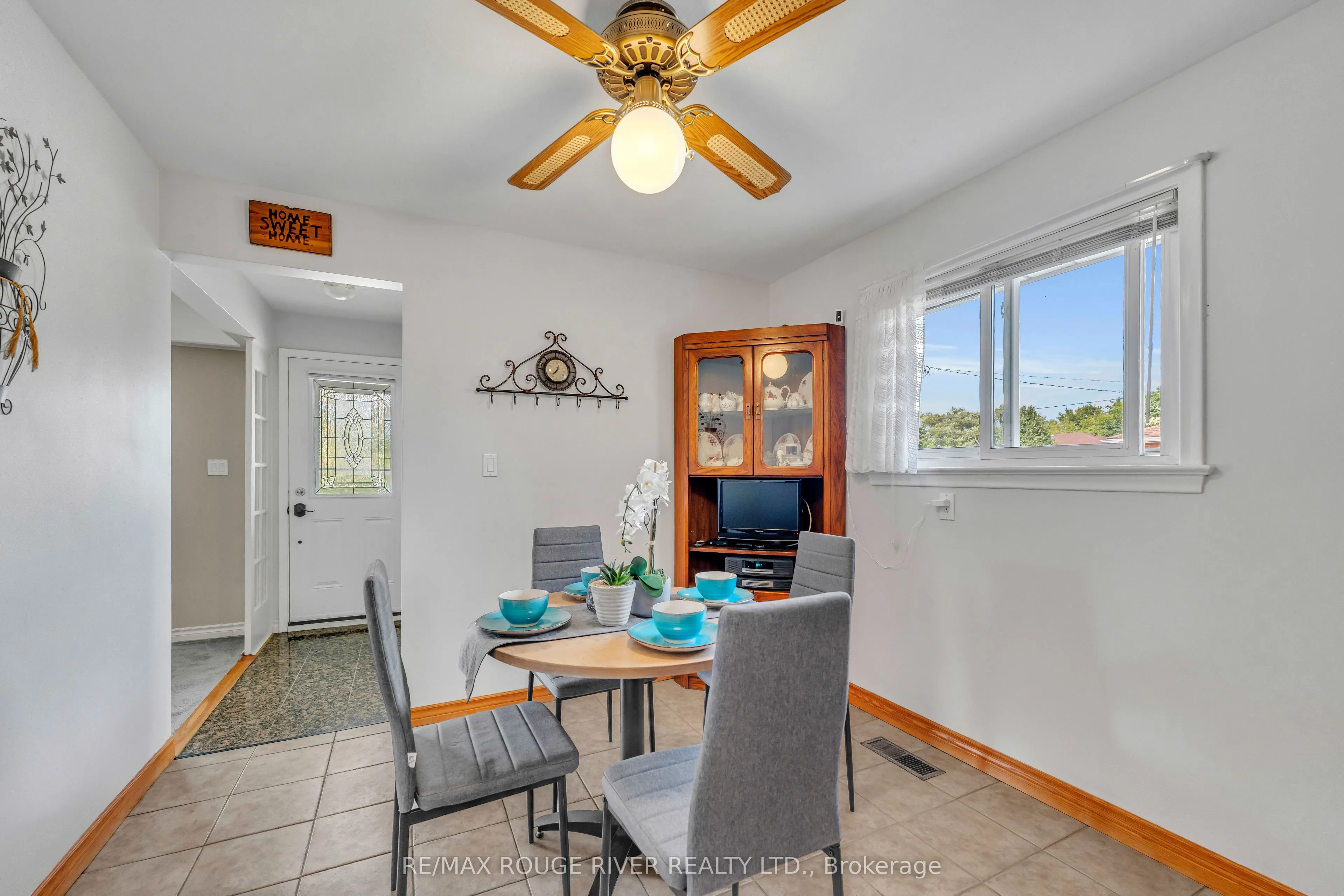 686 Perry Crescent