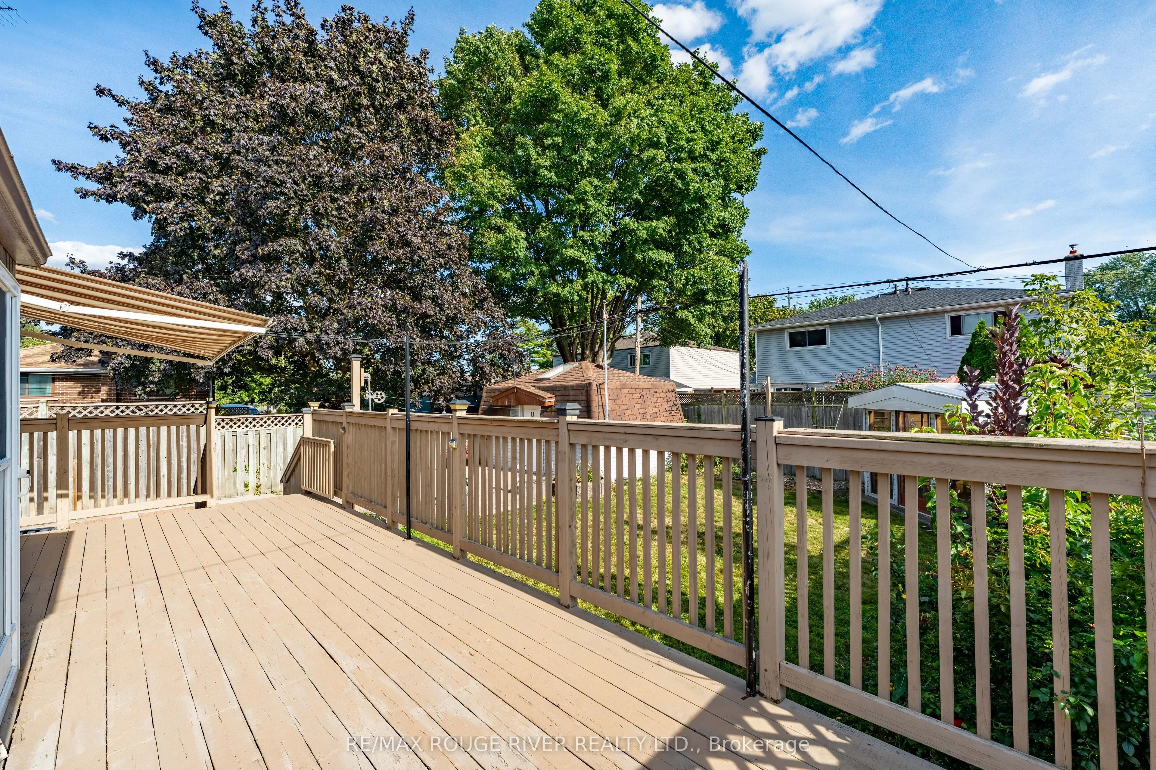 686 Perry Crescent