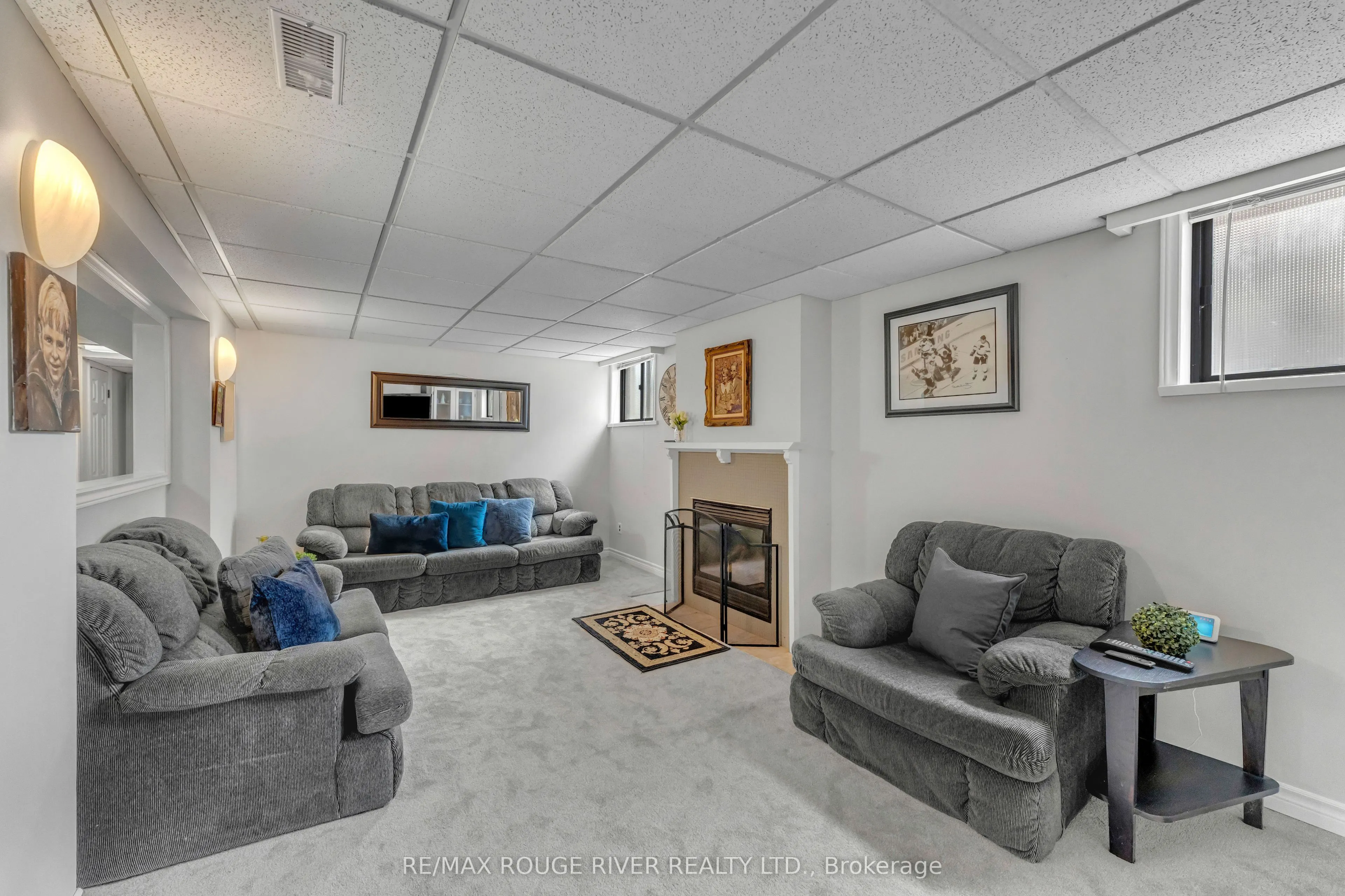 686 Perry Crescent