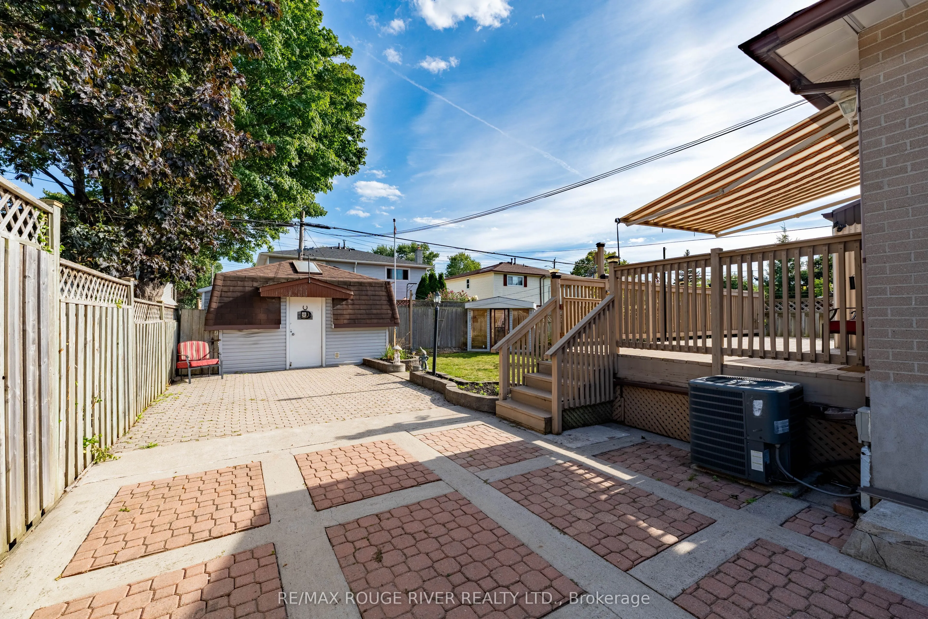 686 Perry Crescent