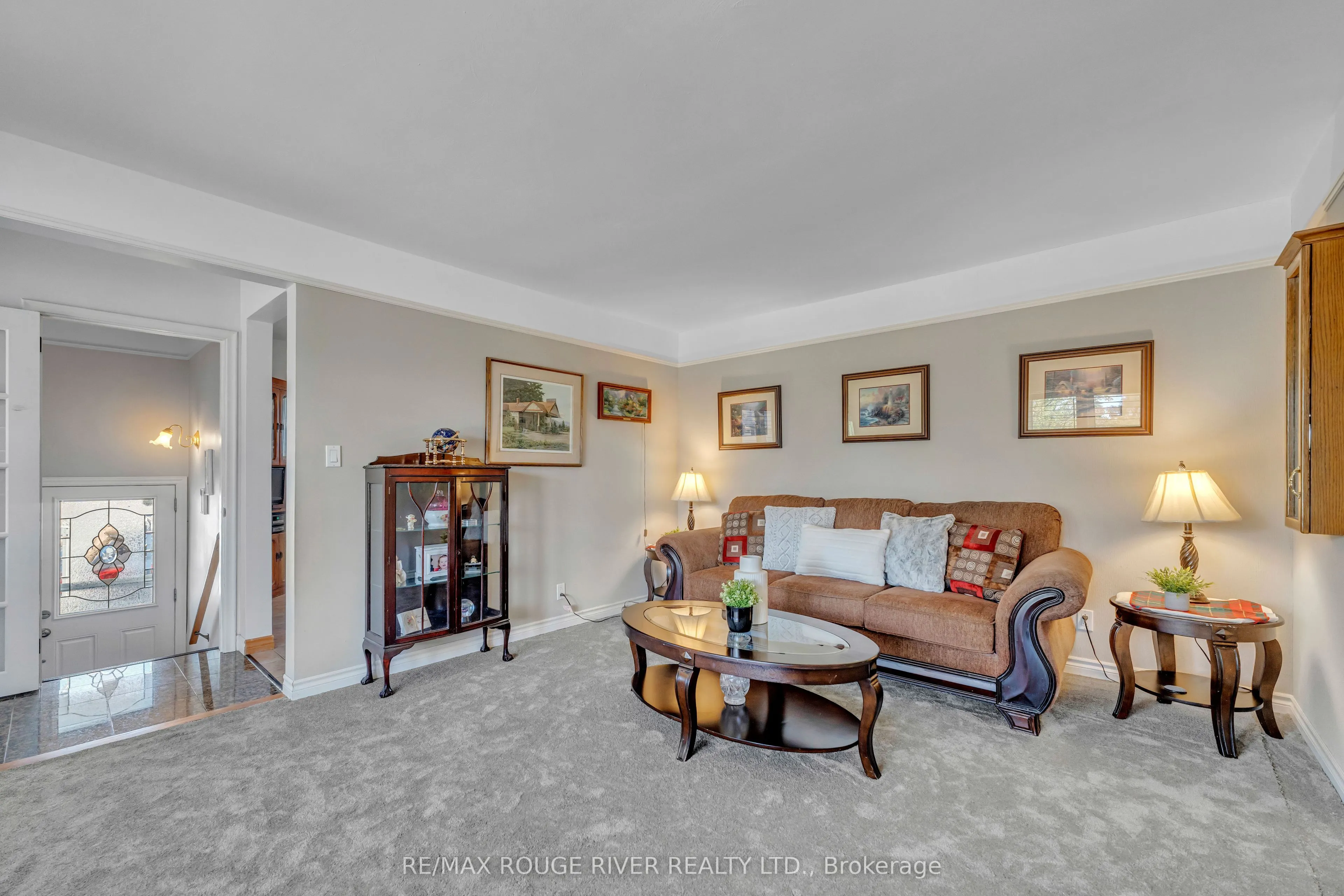 686 Perry Crescent