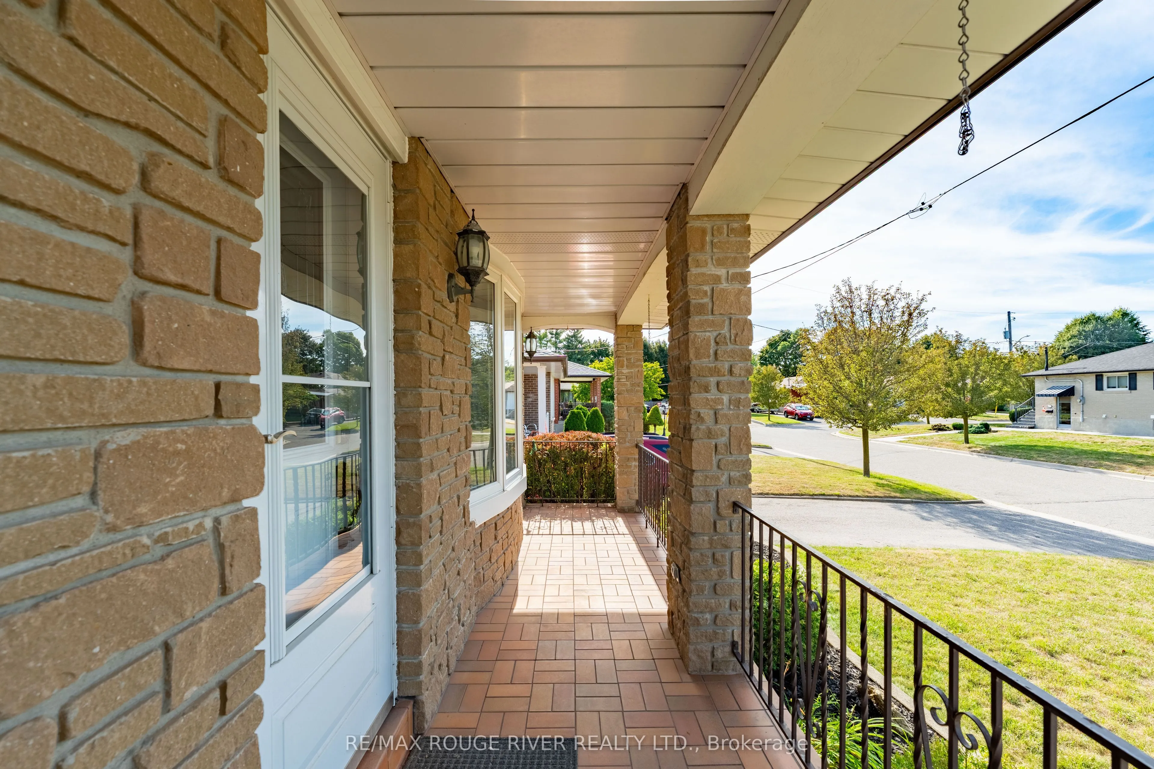 686 Perry Crescent