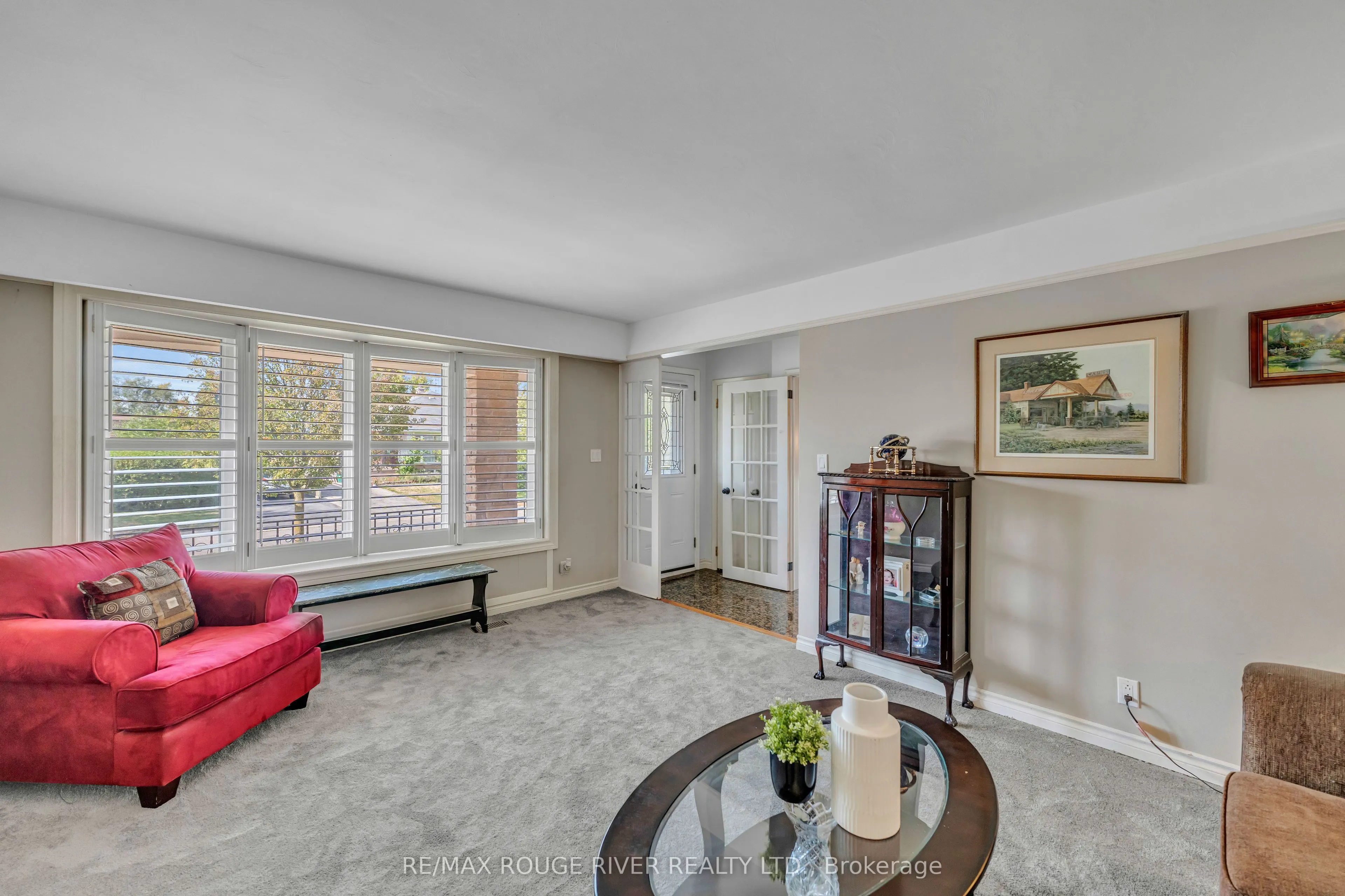 686 Perry Crescent
