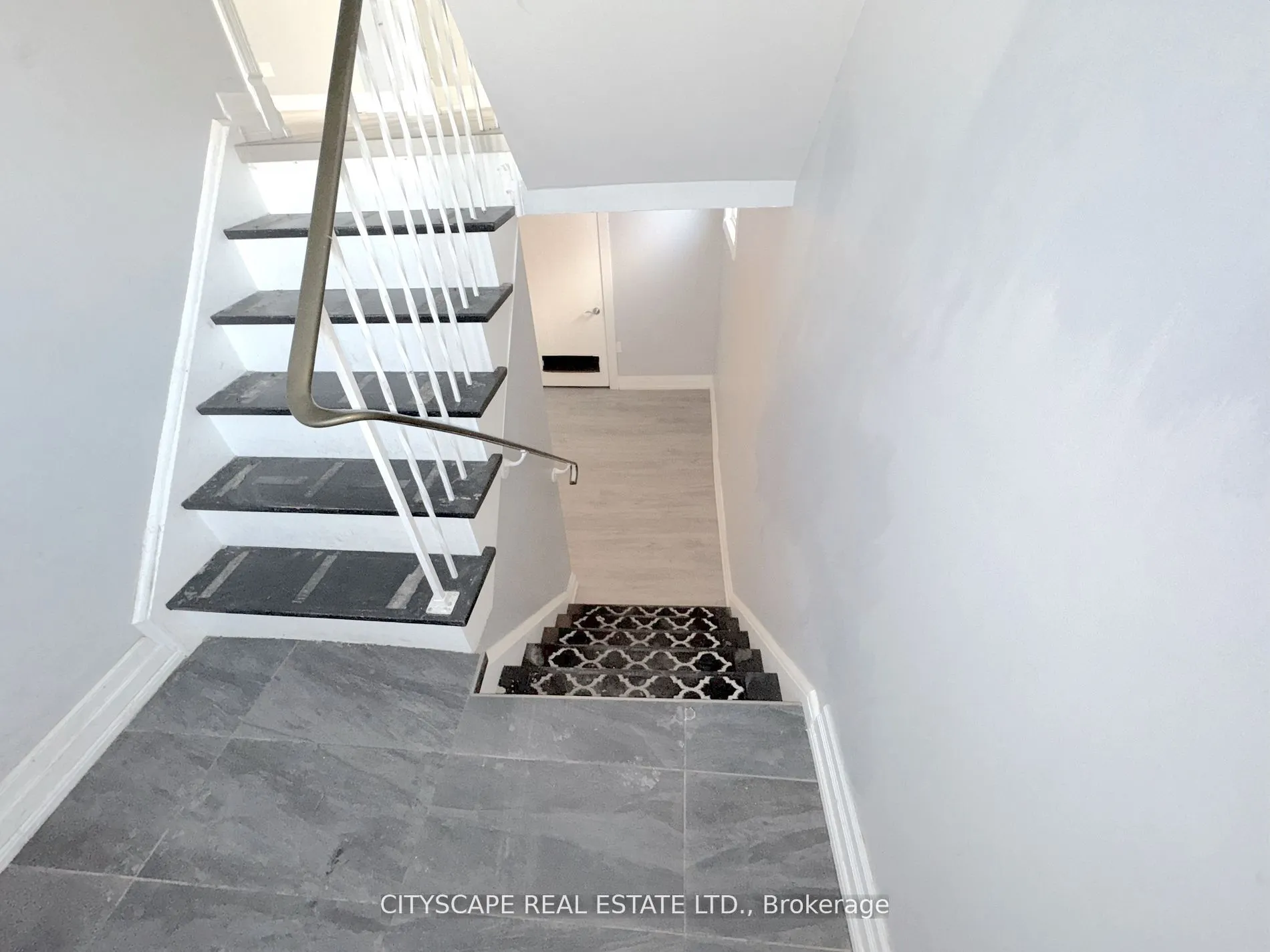 350 Vancouver Crescent