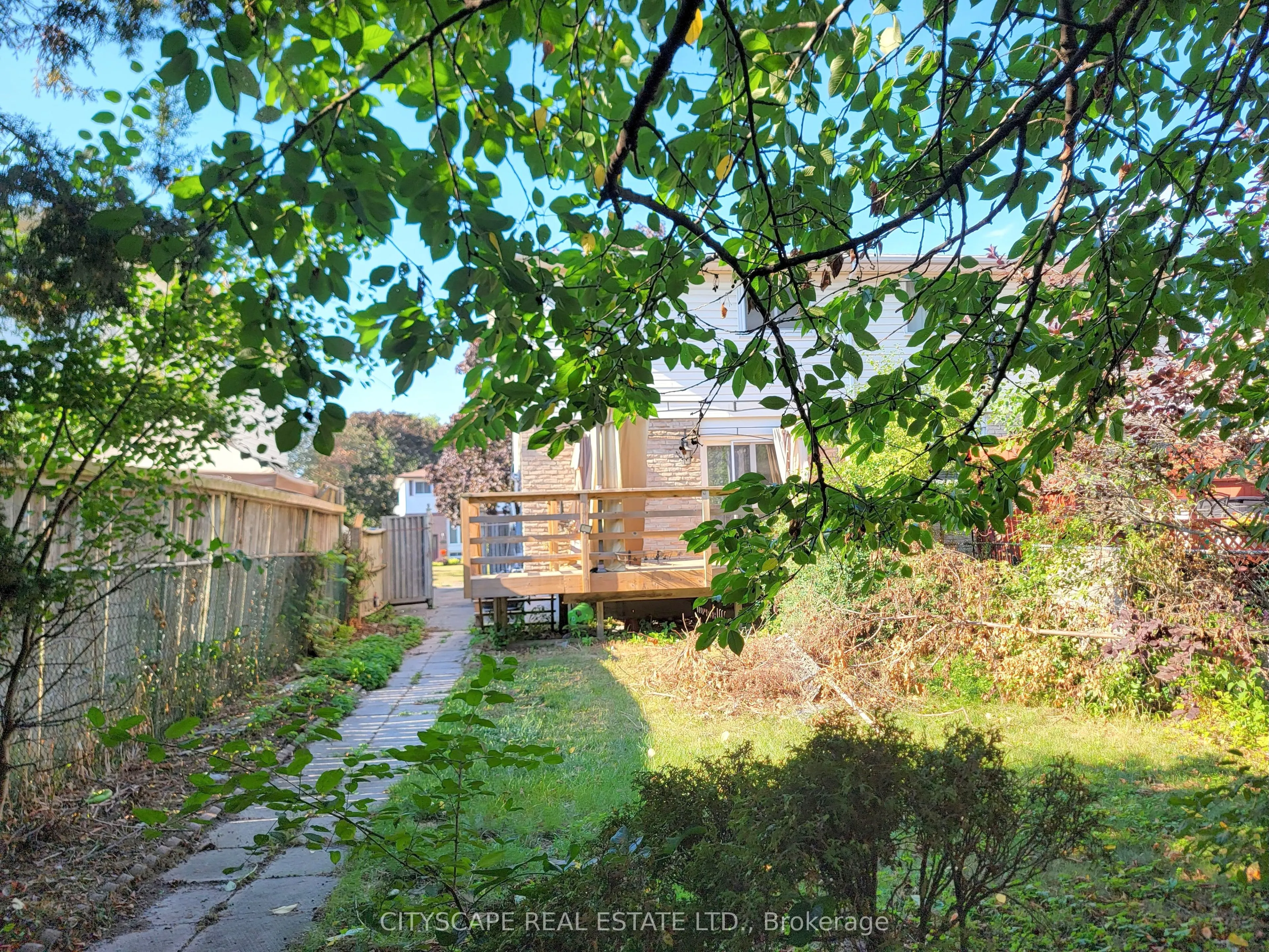 350 Vancouver Crescent