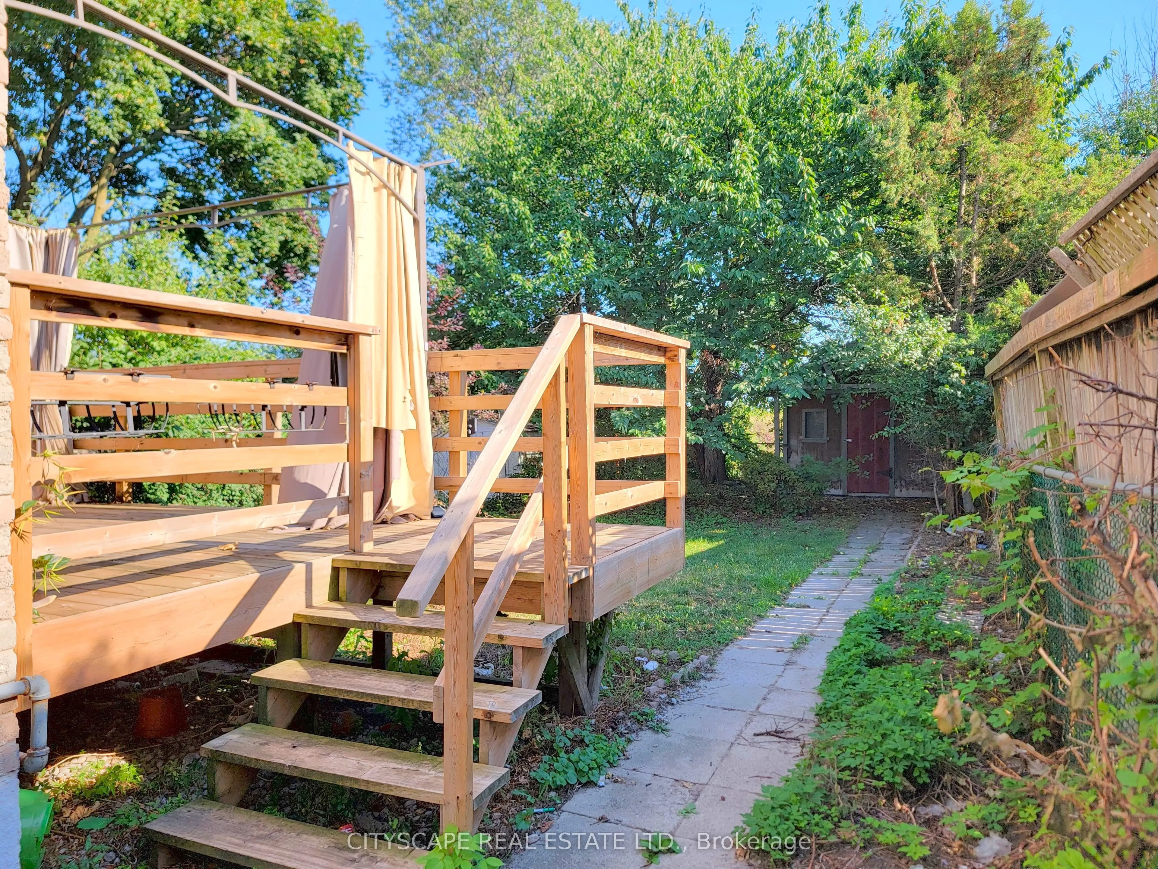 350 Vancouver Crescent