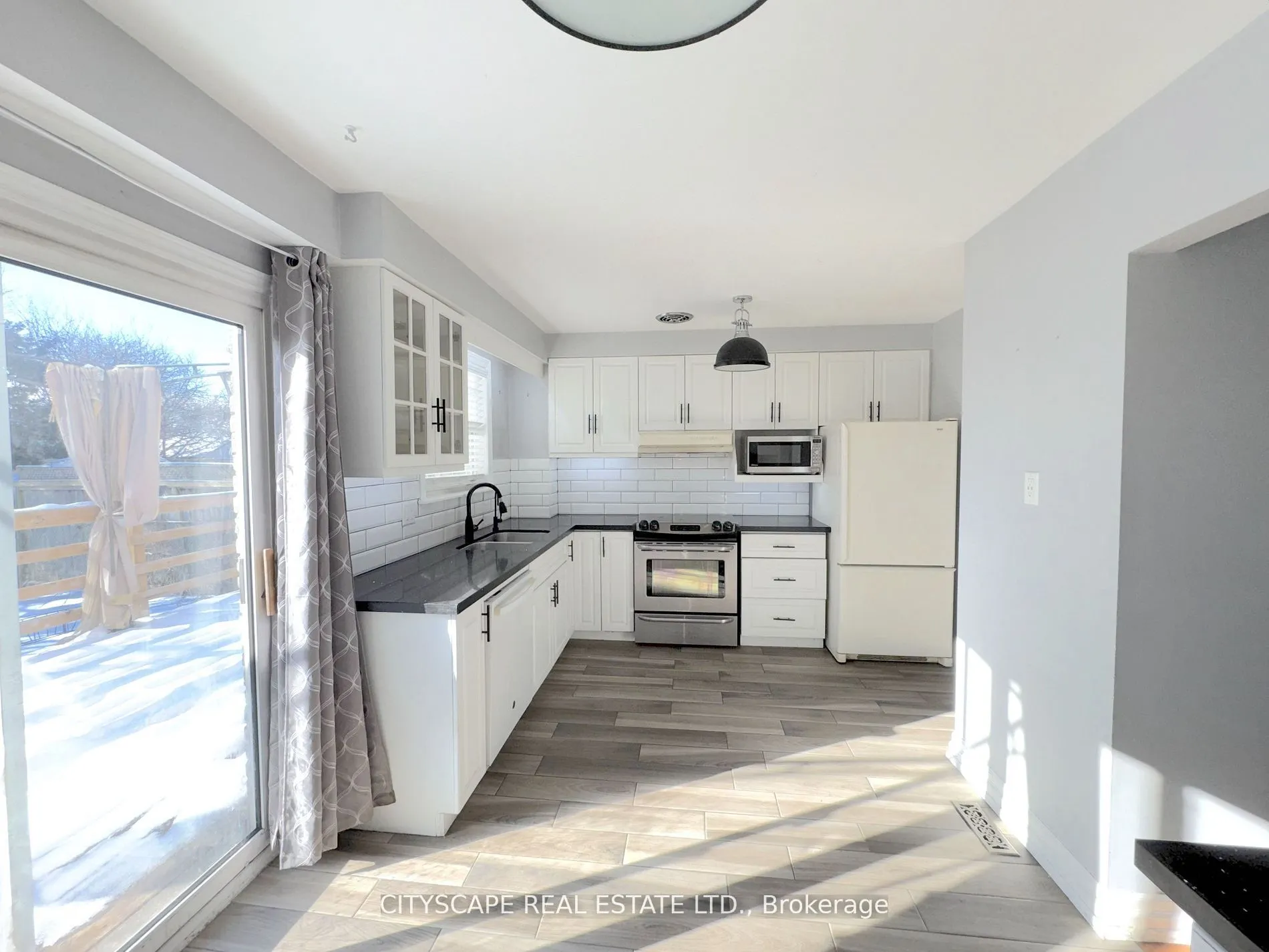 350 Vancouver Crescent