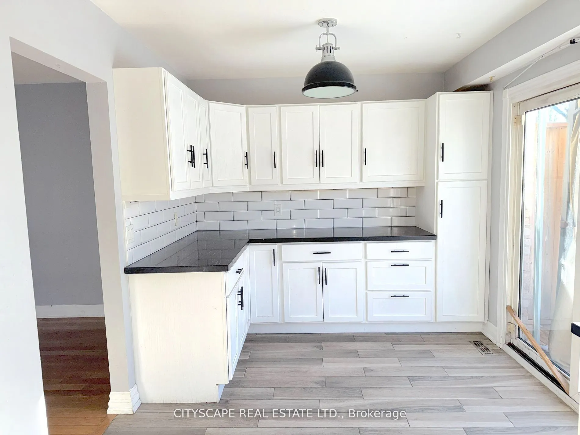 350 Vancouver Crescent