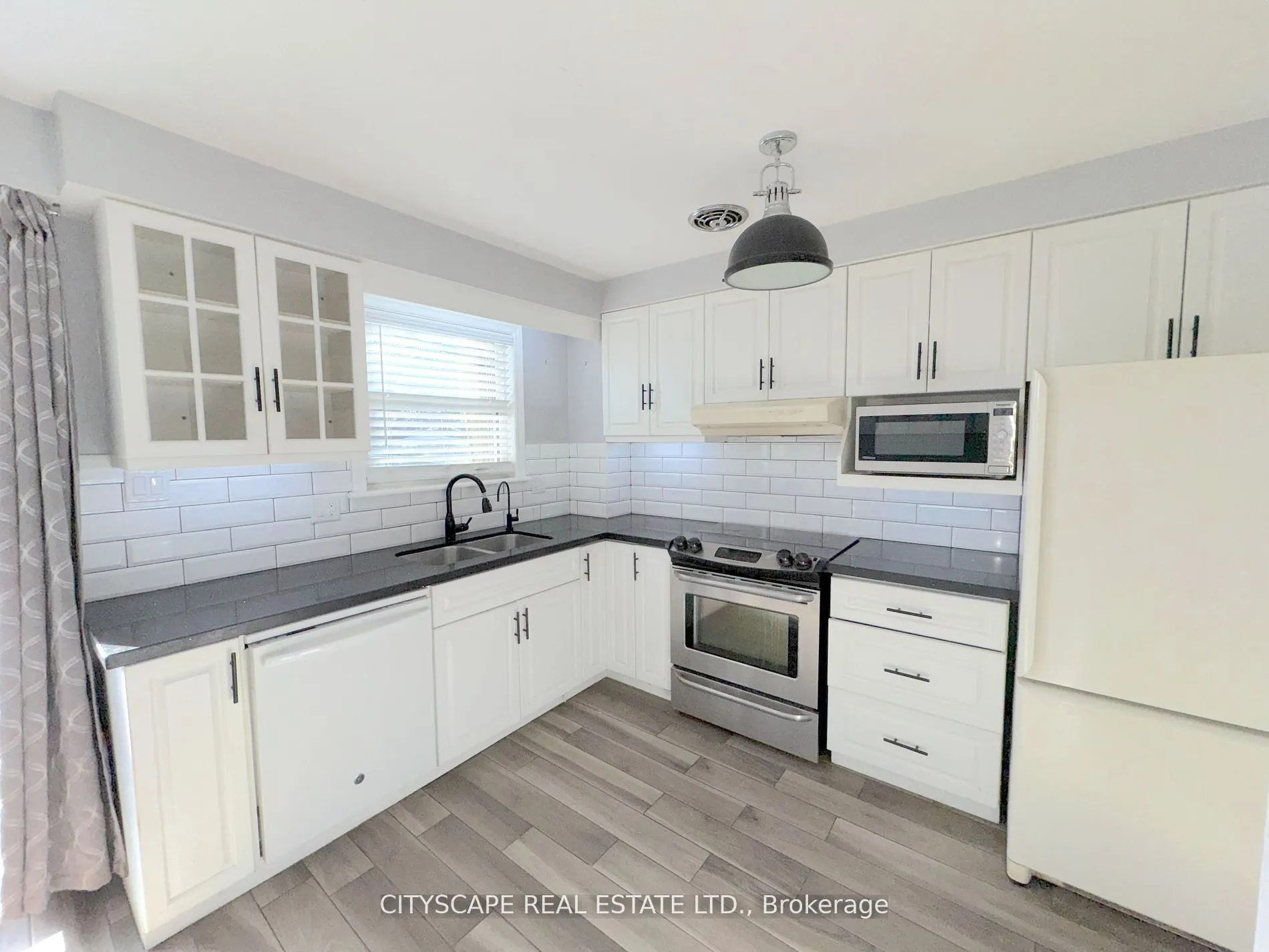 350 Vancouver Crescent