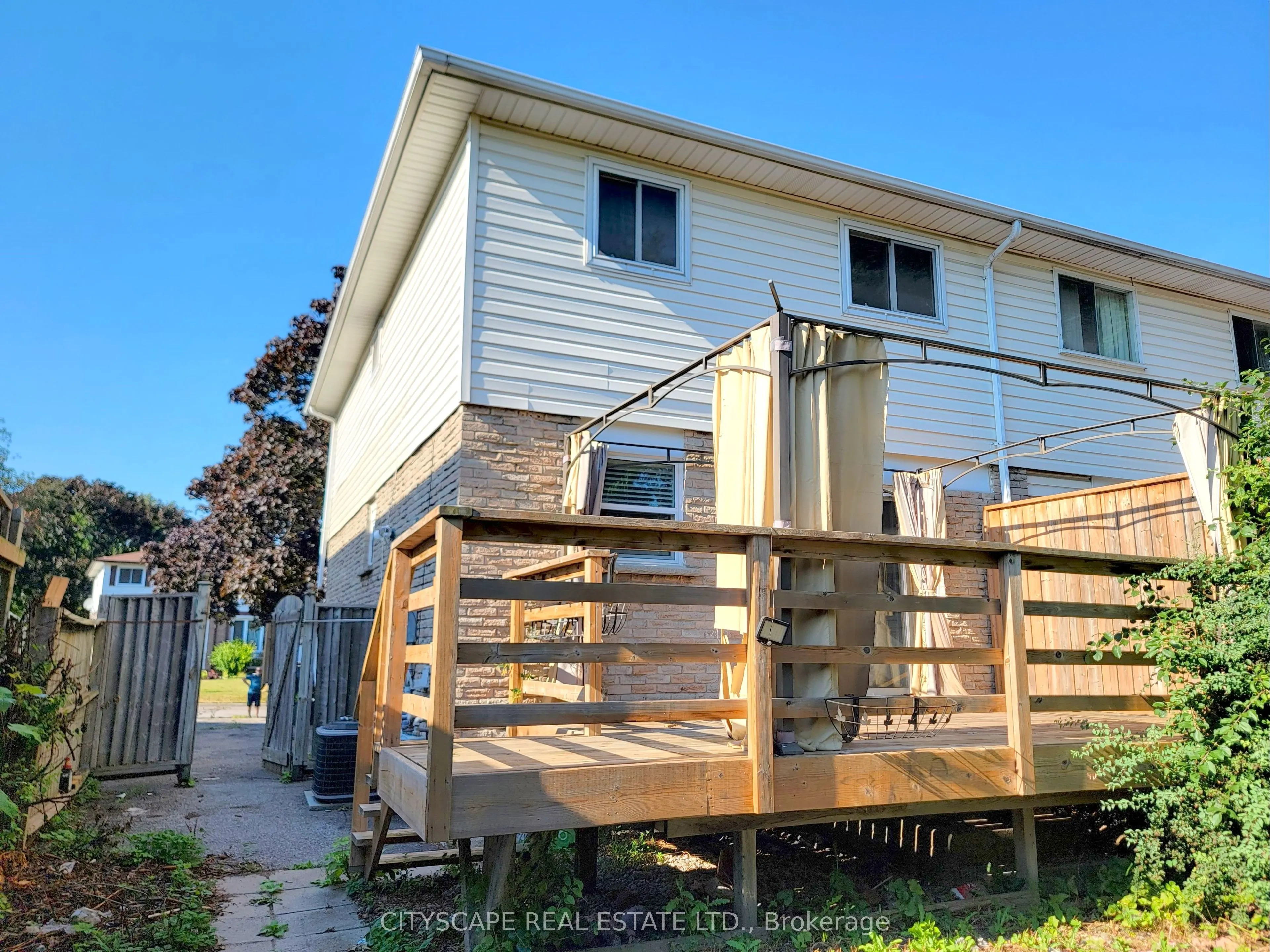 350 Vancouver Crescent