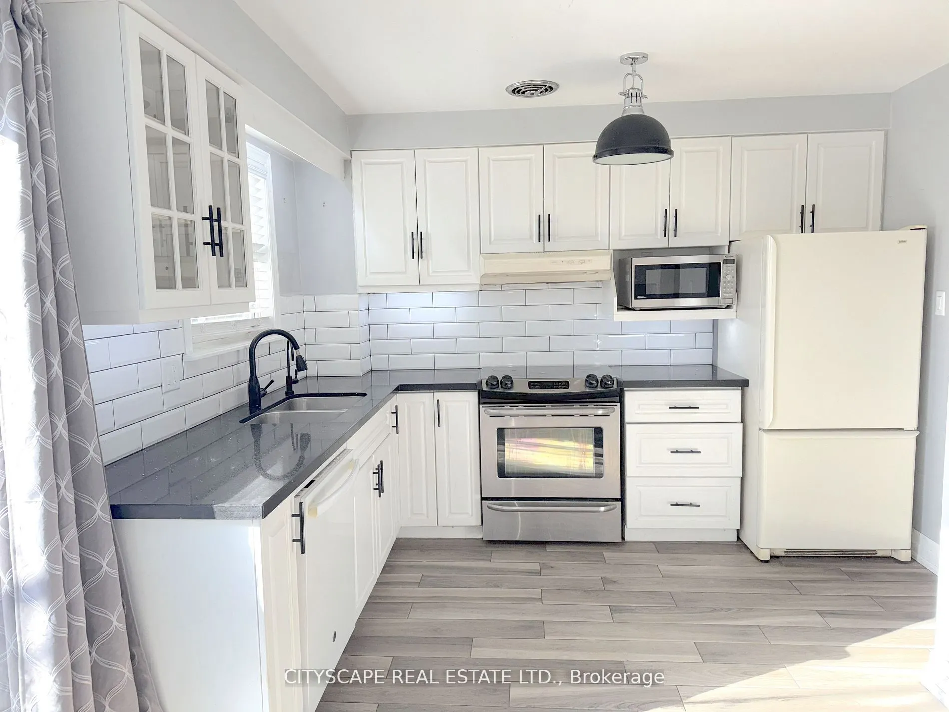 350 Vancouver Crescent