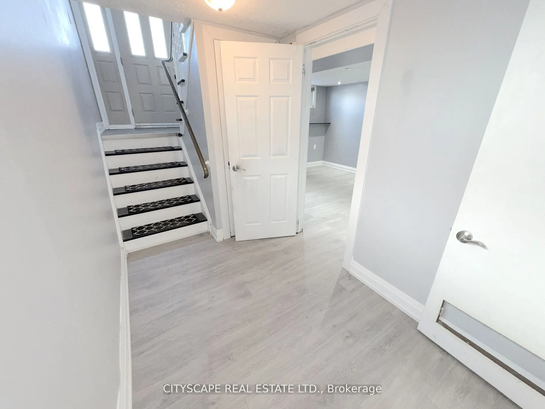 350 Vancouver Crescent