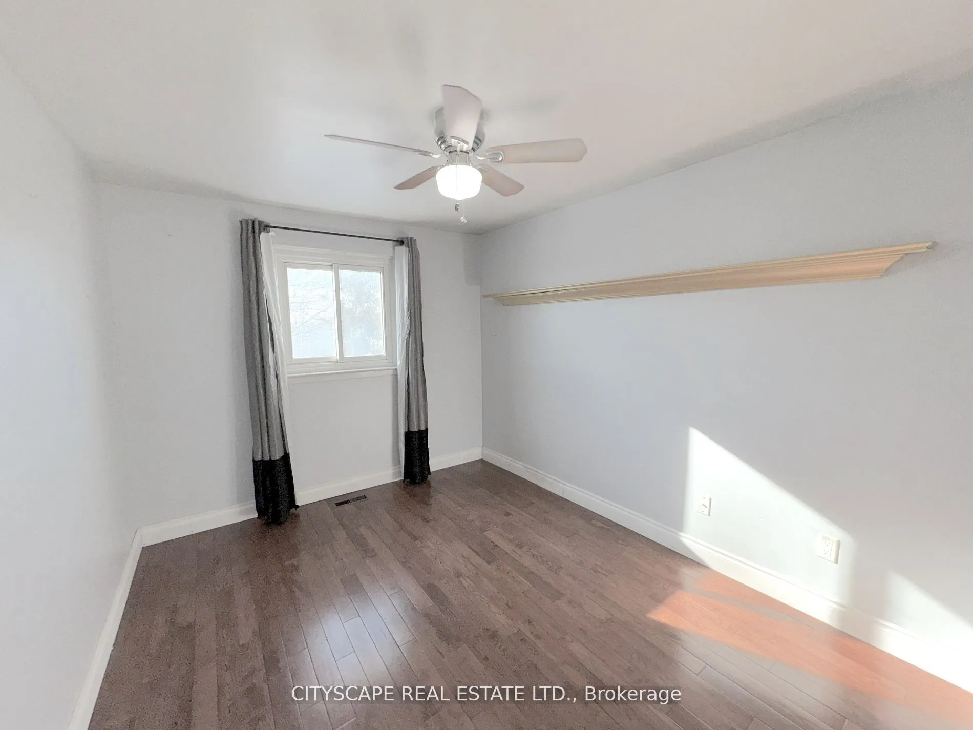 350 Vancouver Crescent