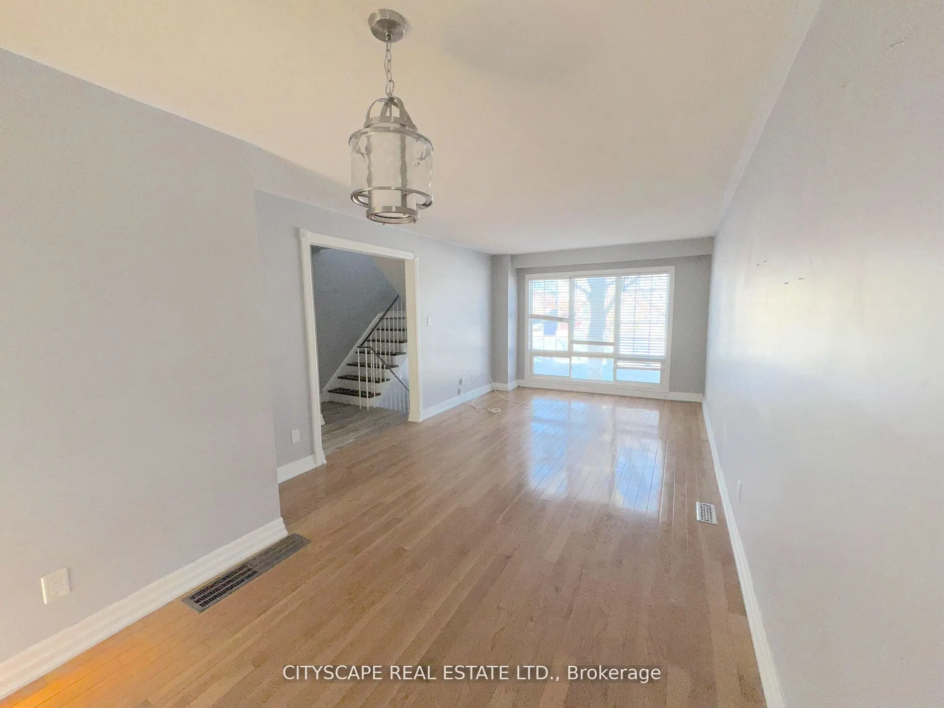 350 Vancouver Crescent