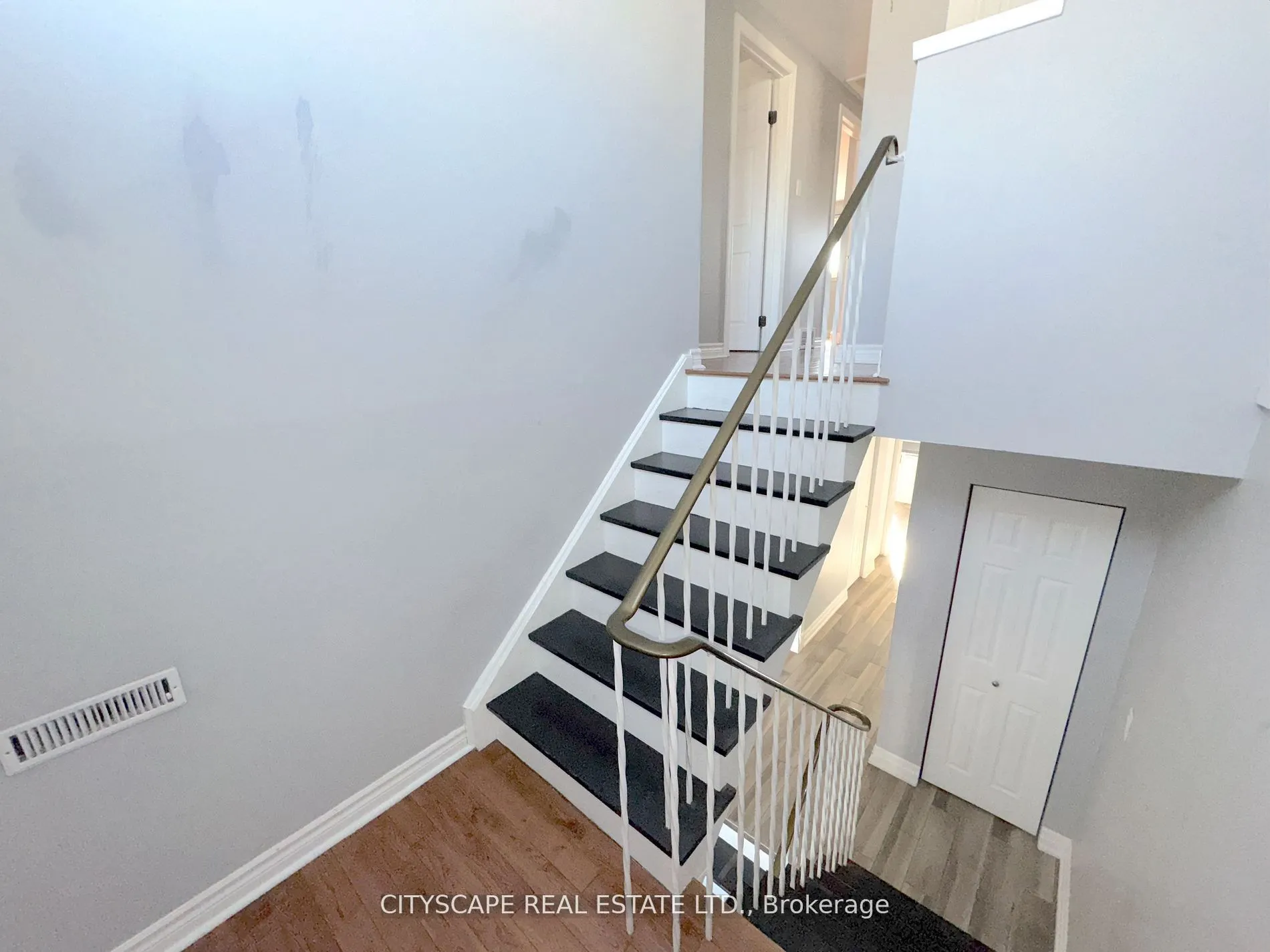 350 Vancouver Crescent