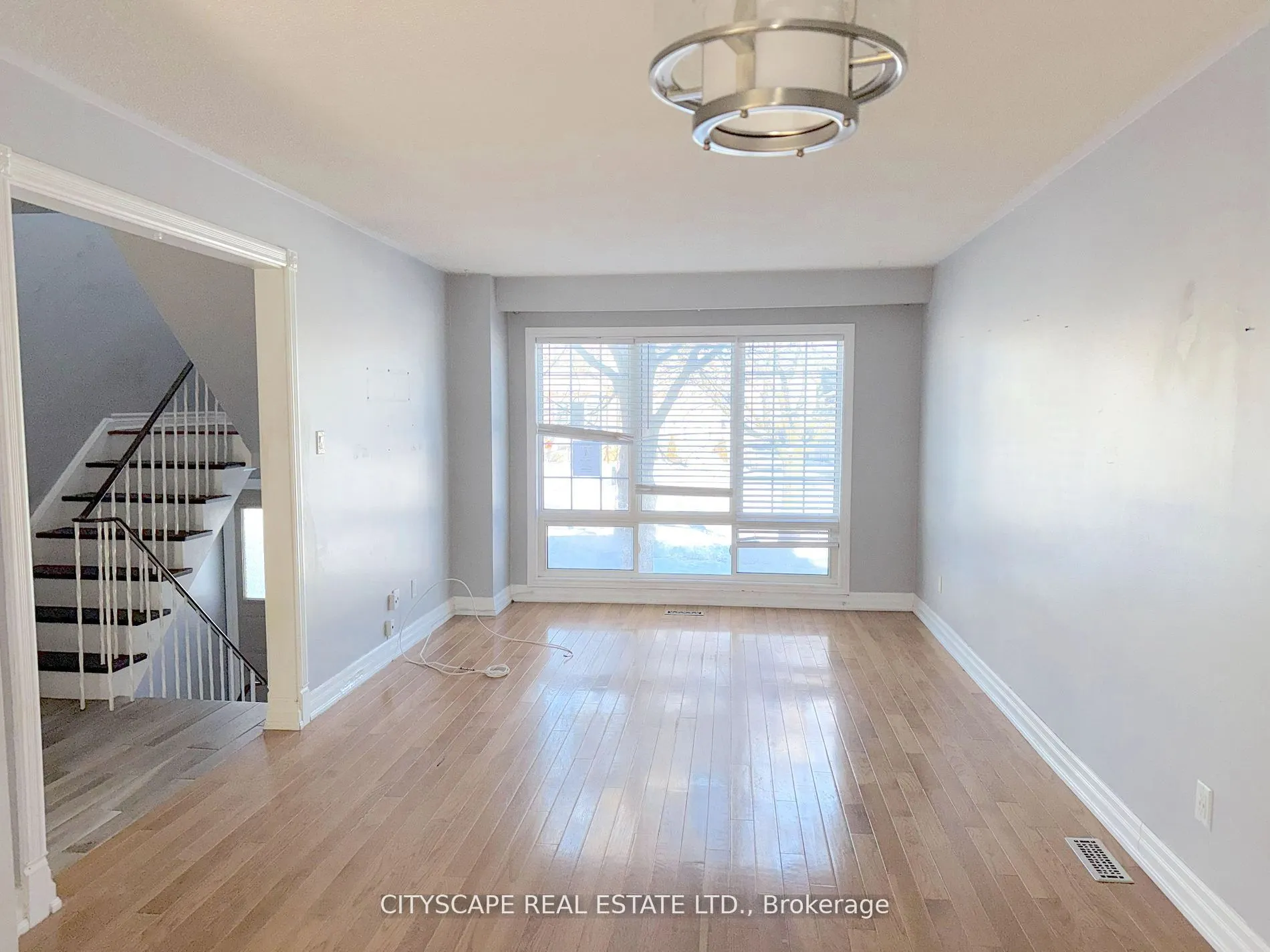 350 Vancouver Crescent