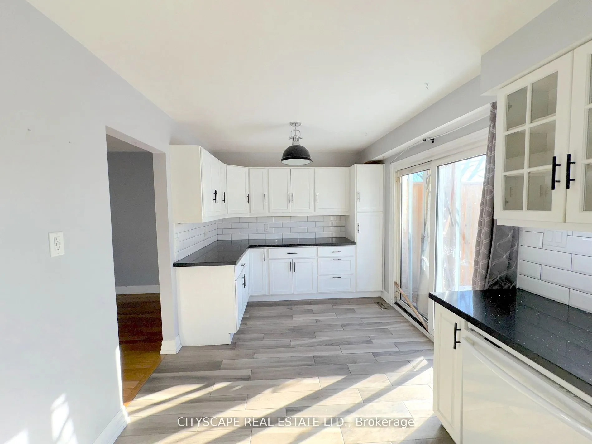 350 Vancouver Crescent