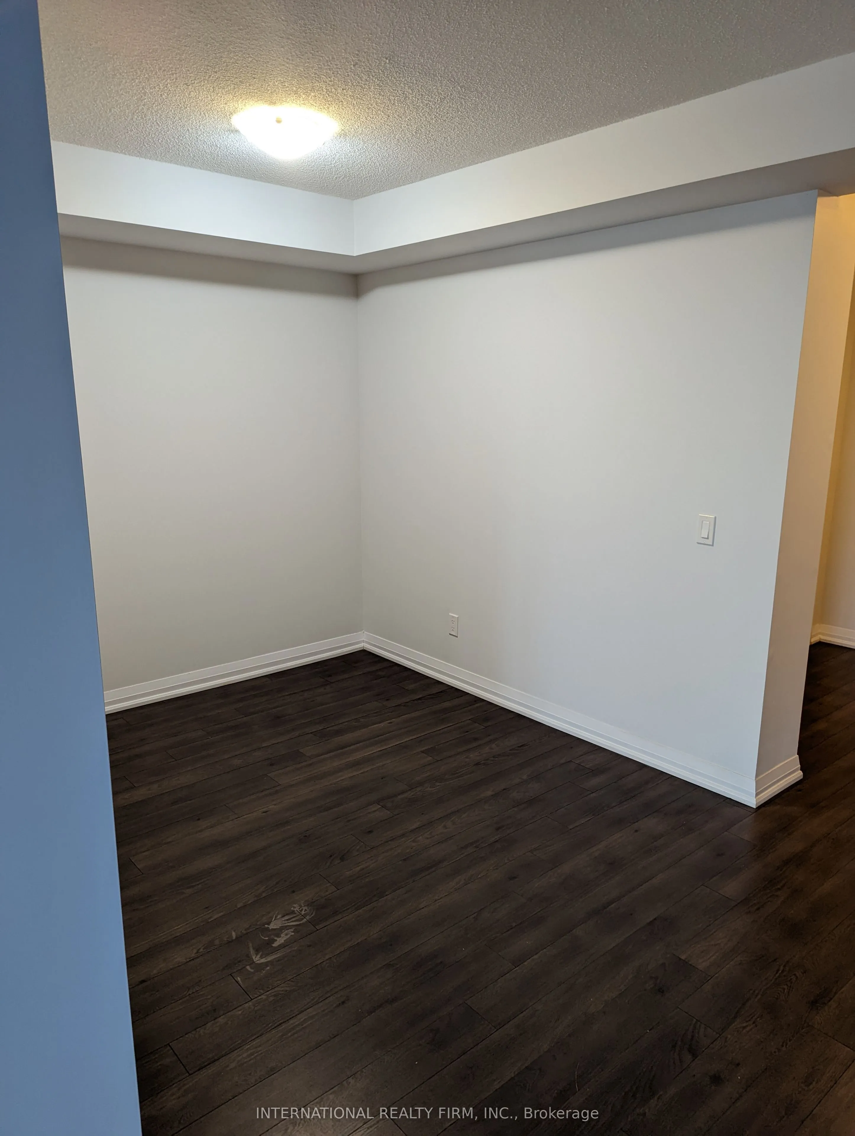 30 Meadowglen Place, #214