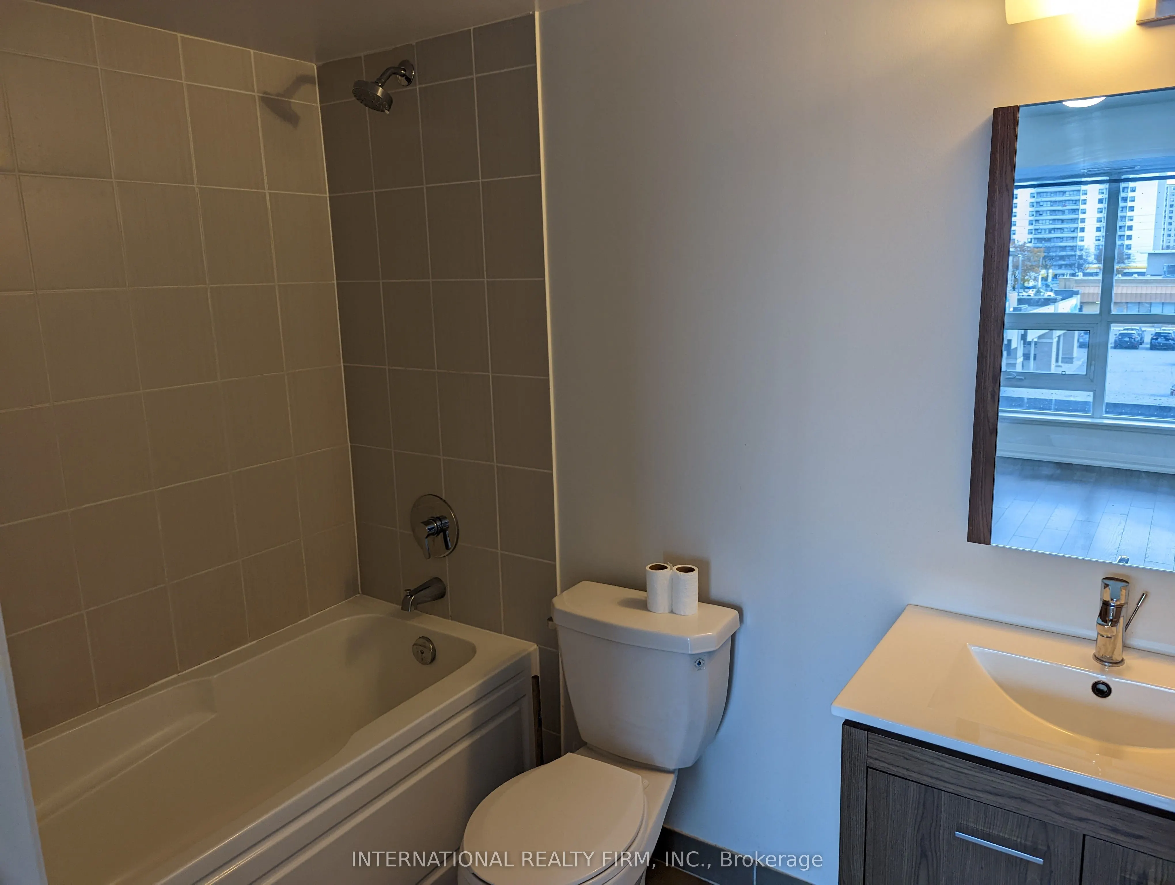 30 Meadowglen Place, #214