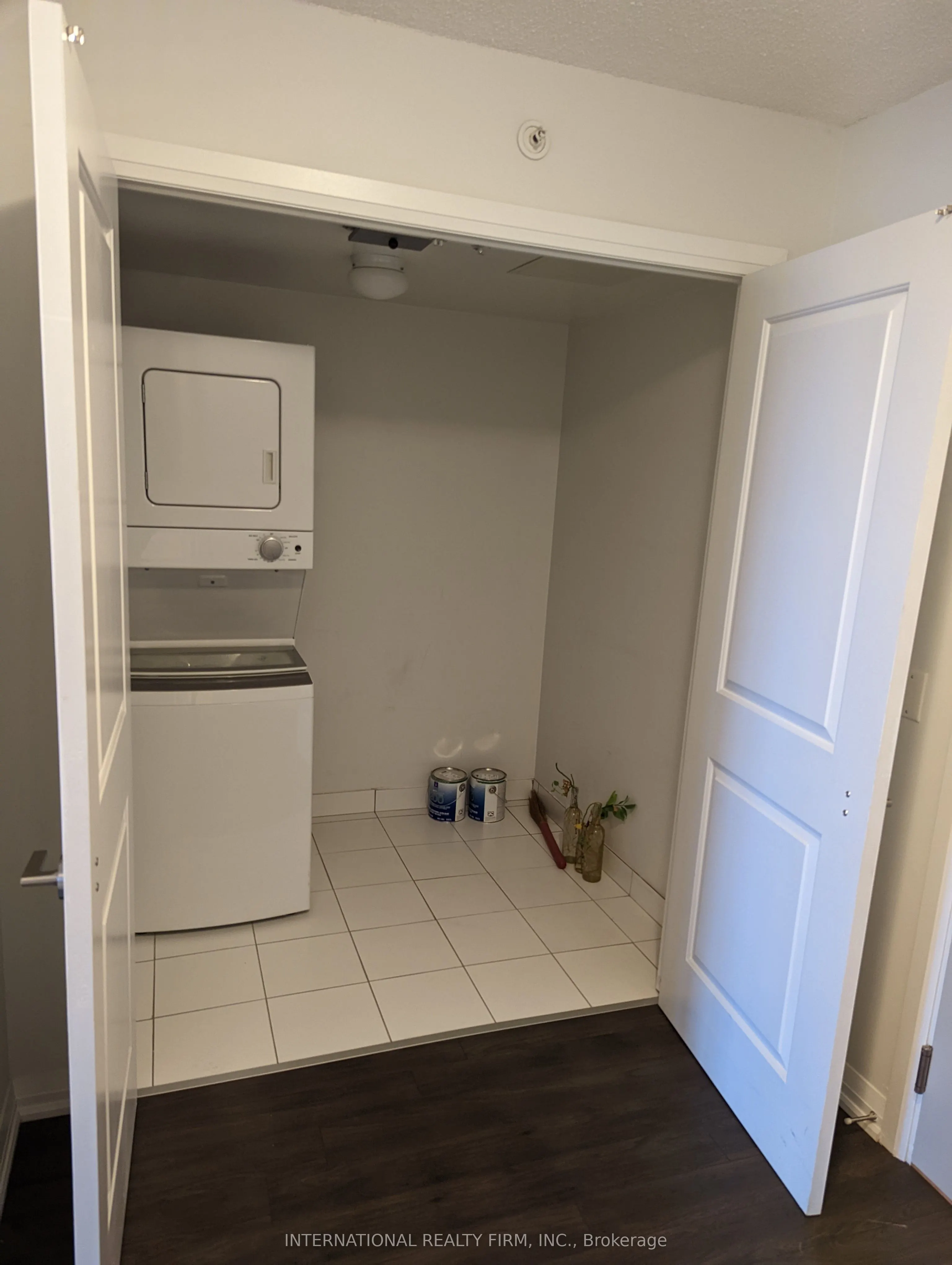 30 Meadowglen Place, #214