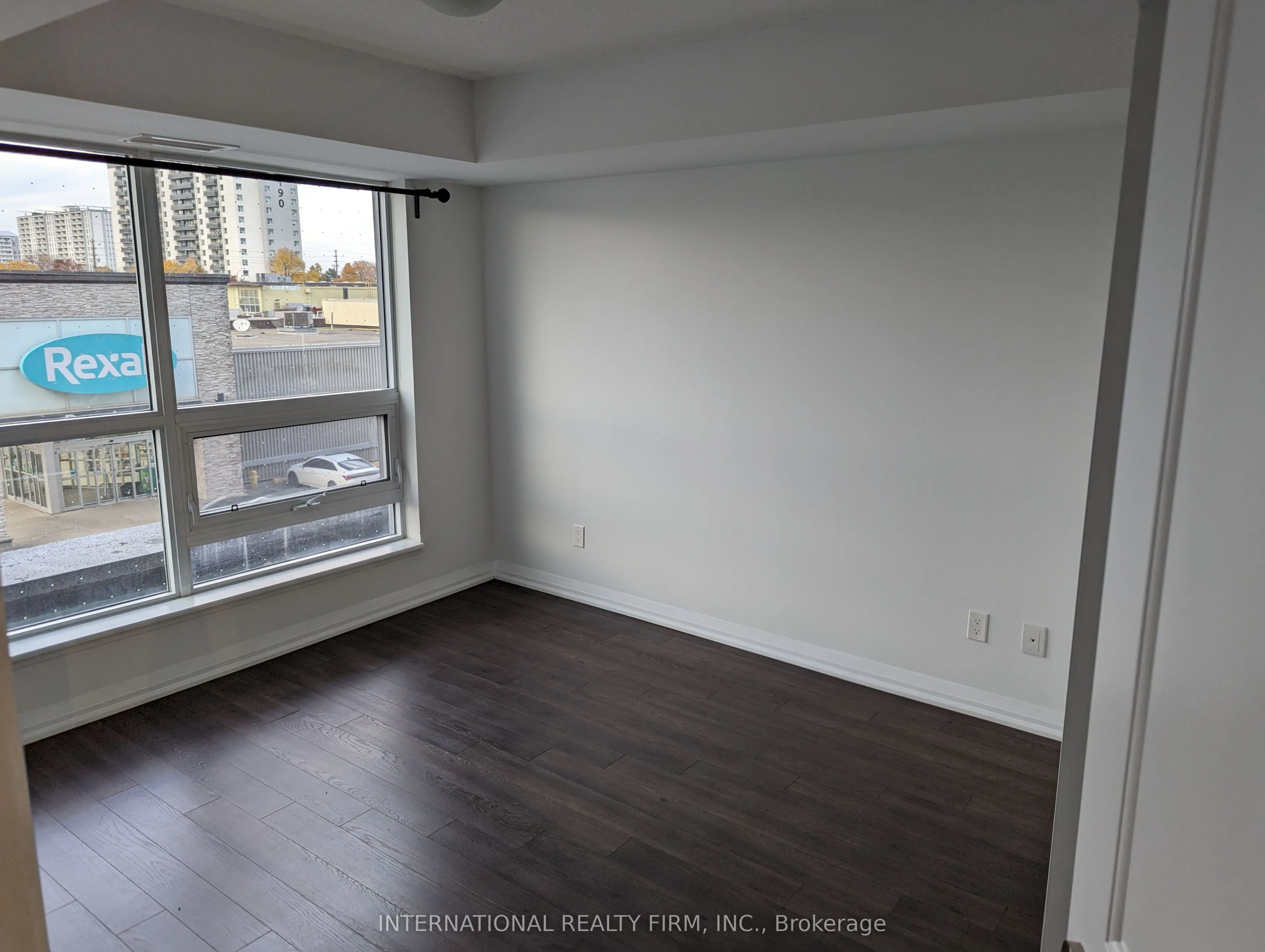 30 Meadowglen Place, #214