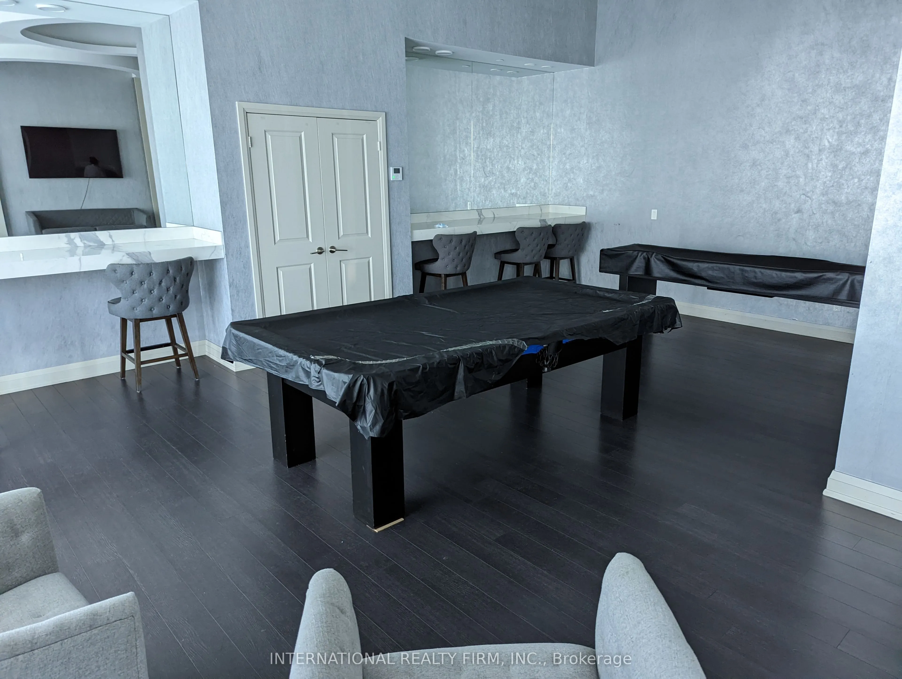 30 Meadowglen Place, #214