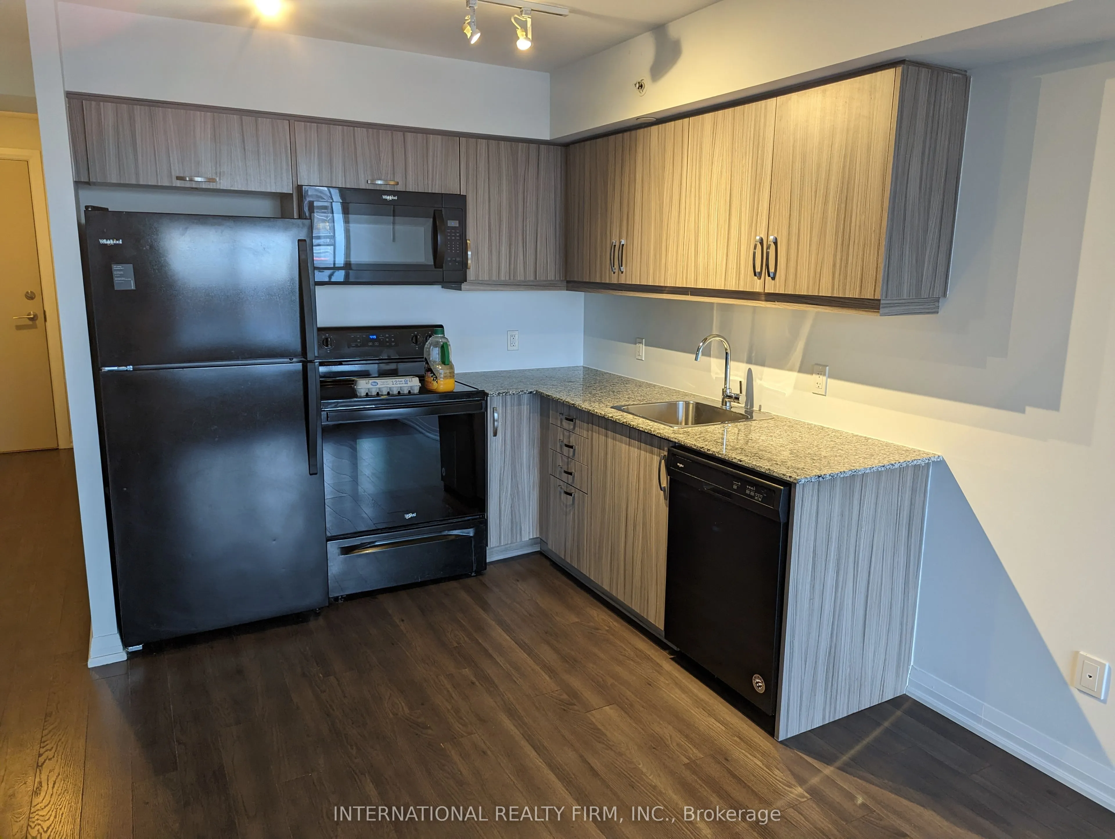 30 Meadowglen Place, #214
