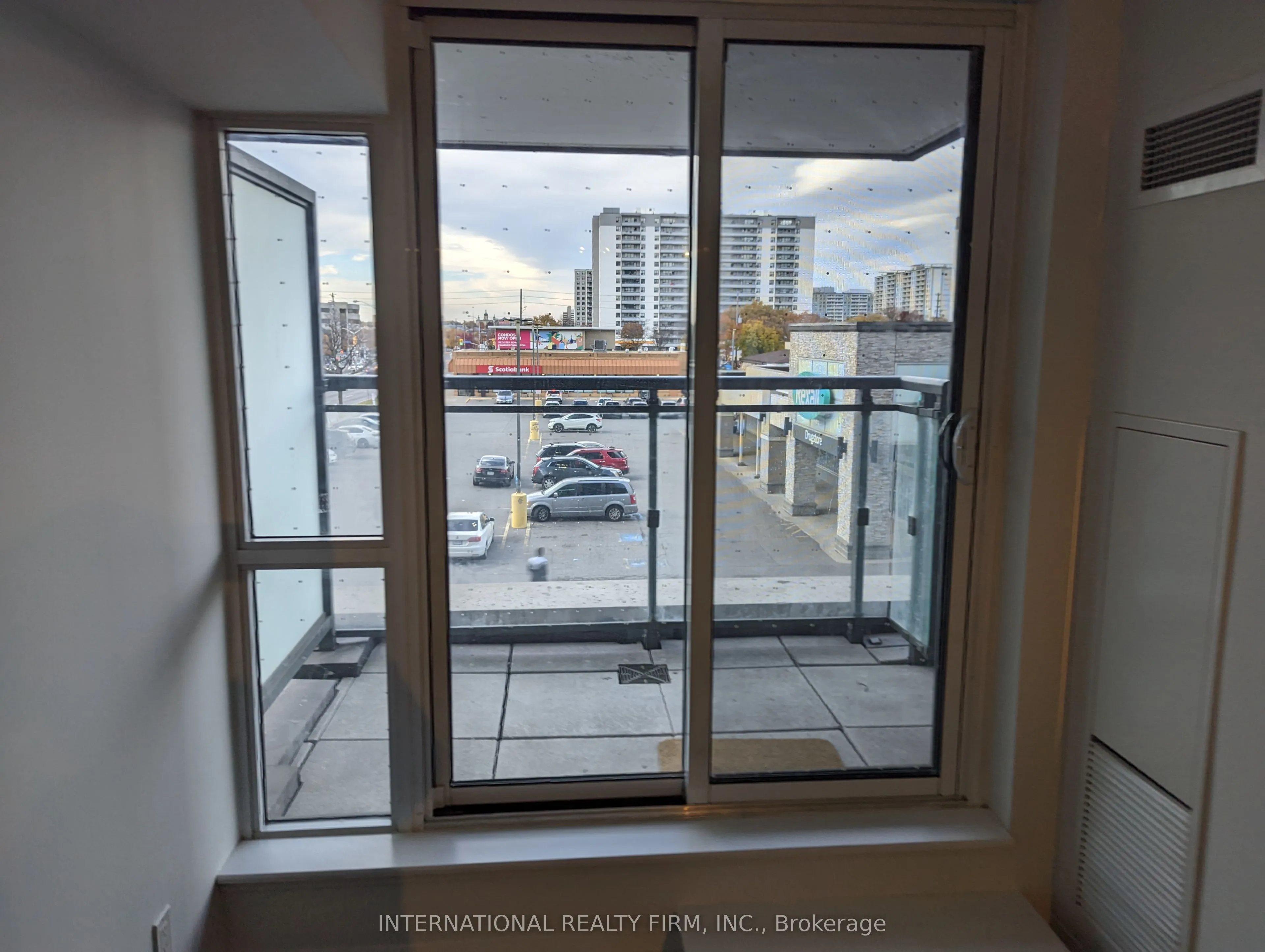 30 Meadowglen Place, #214