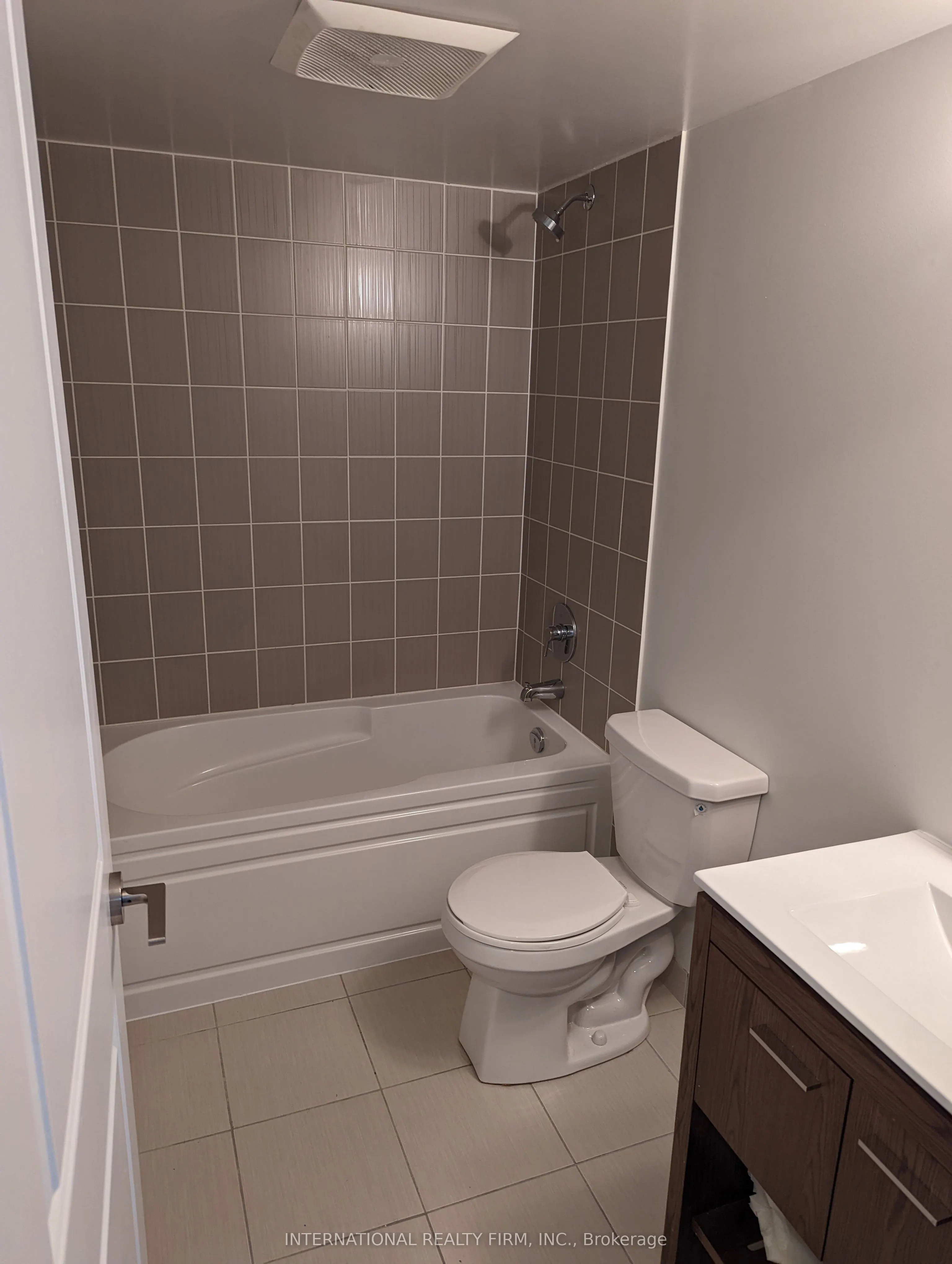 30 Meadowglen Place, #214