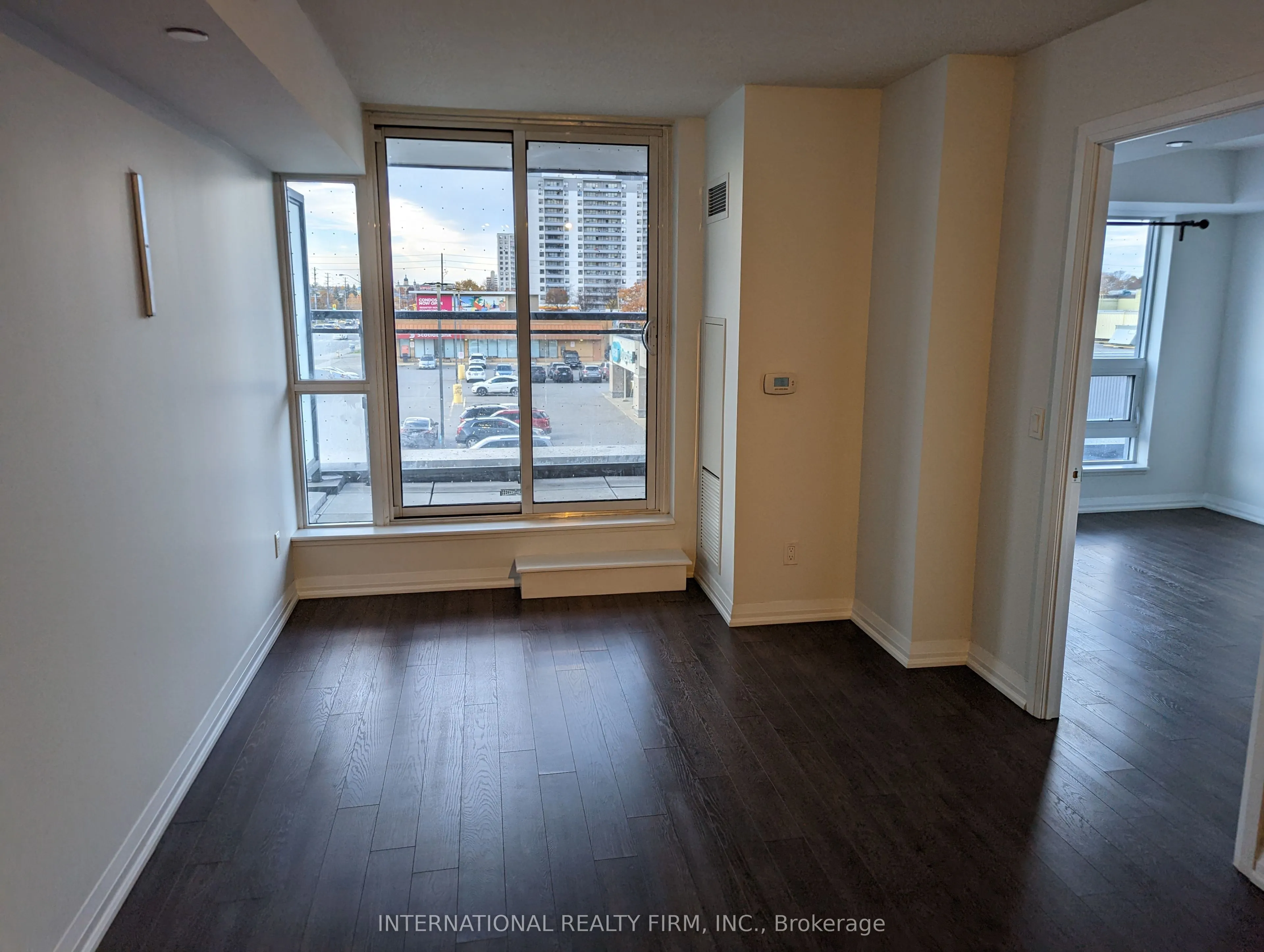30 Meadowglen Place, #214