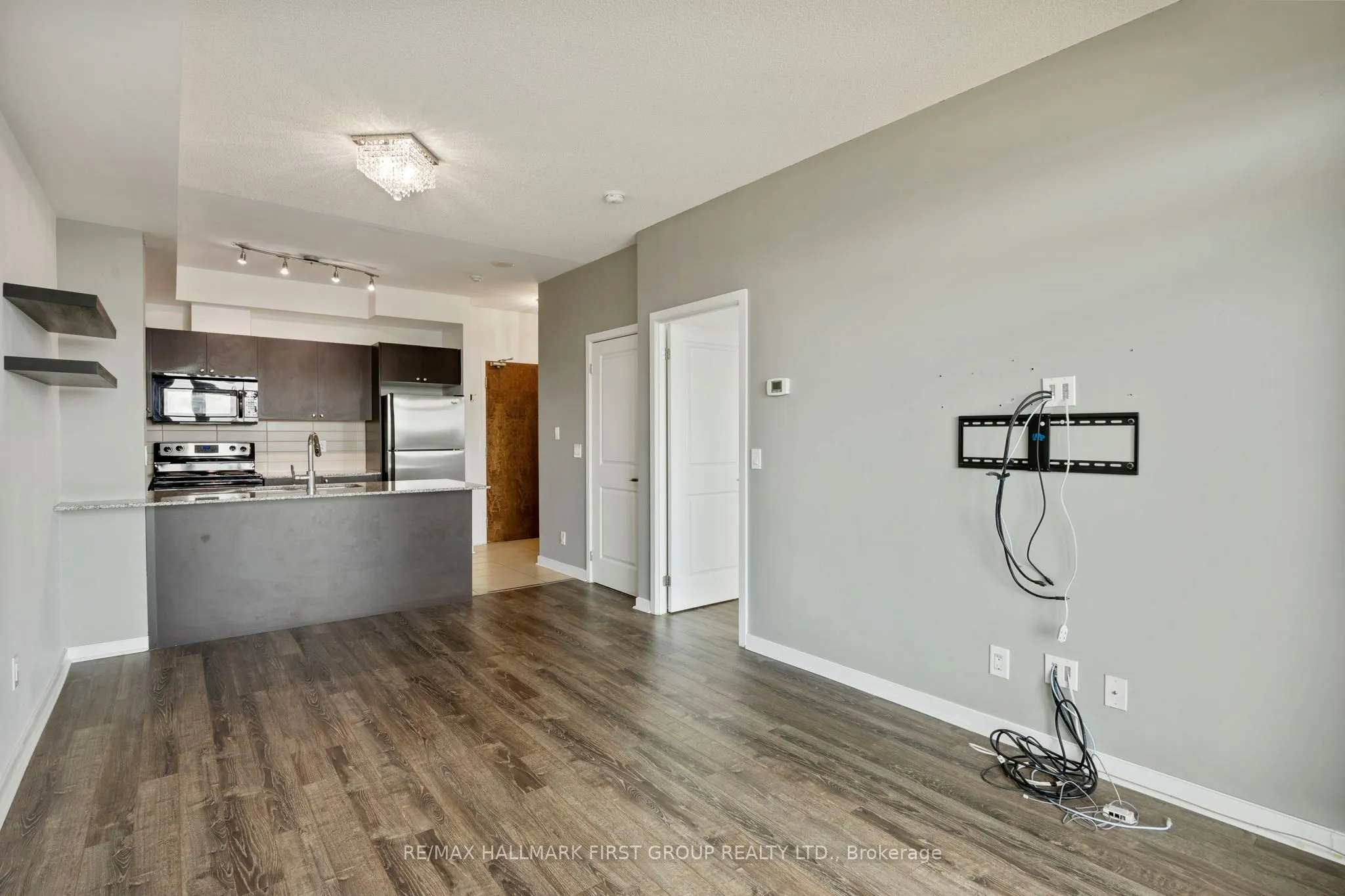 1235 Bayly Street, #1607