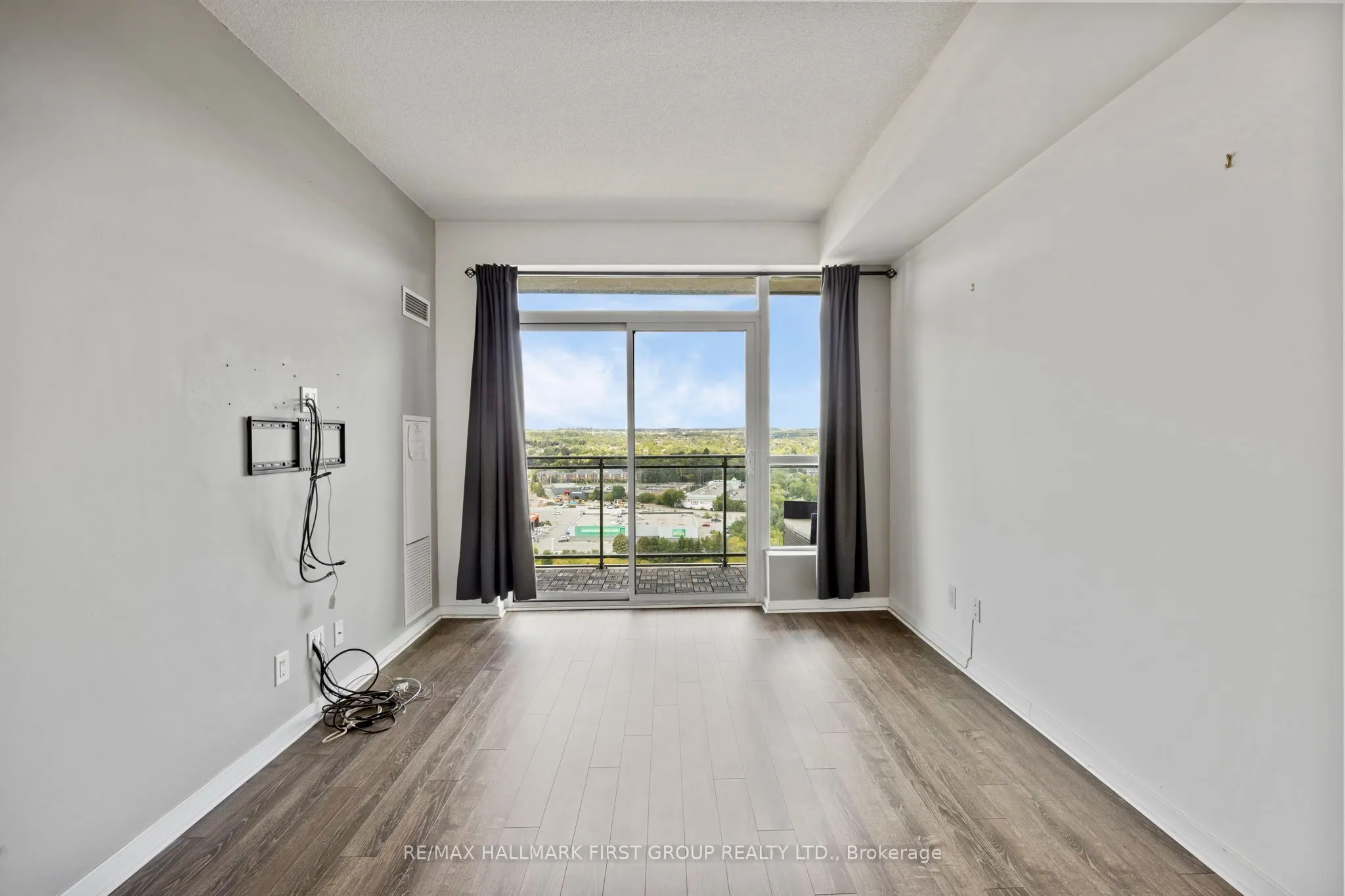1235 Bayly Street, #1607