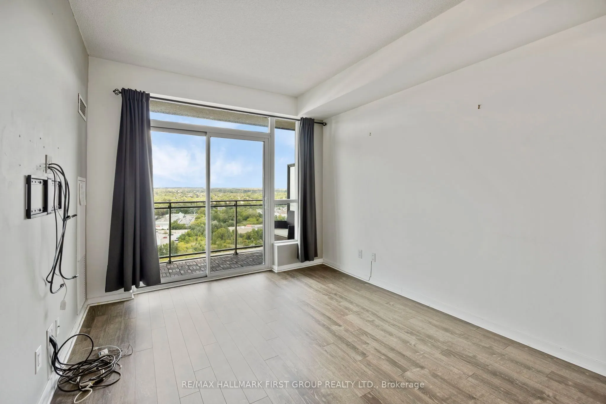 1235 Bayly Street, #1607