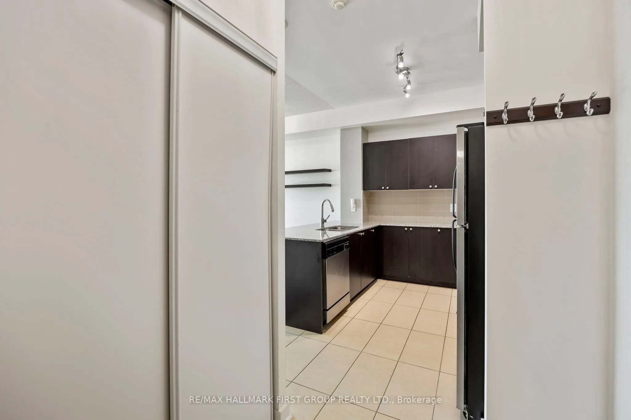 1235 Bayly Street, #1607