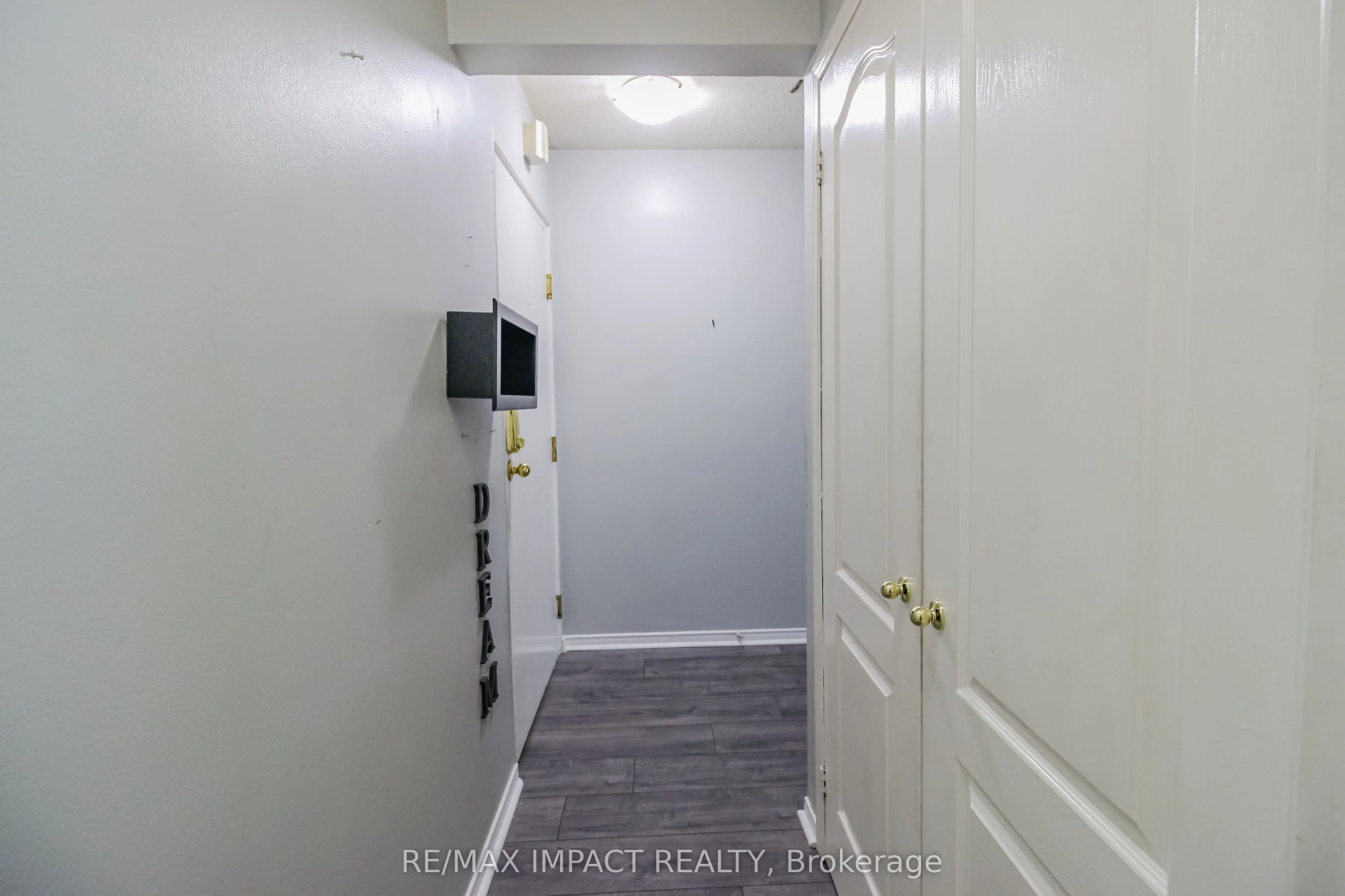 454 Centre Street S, #112