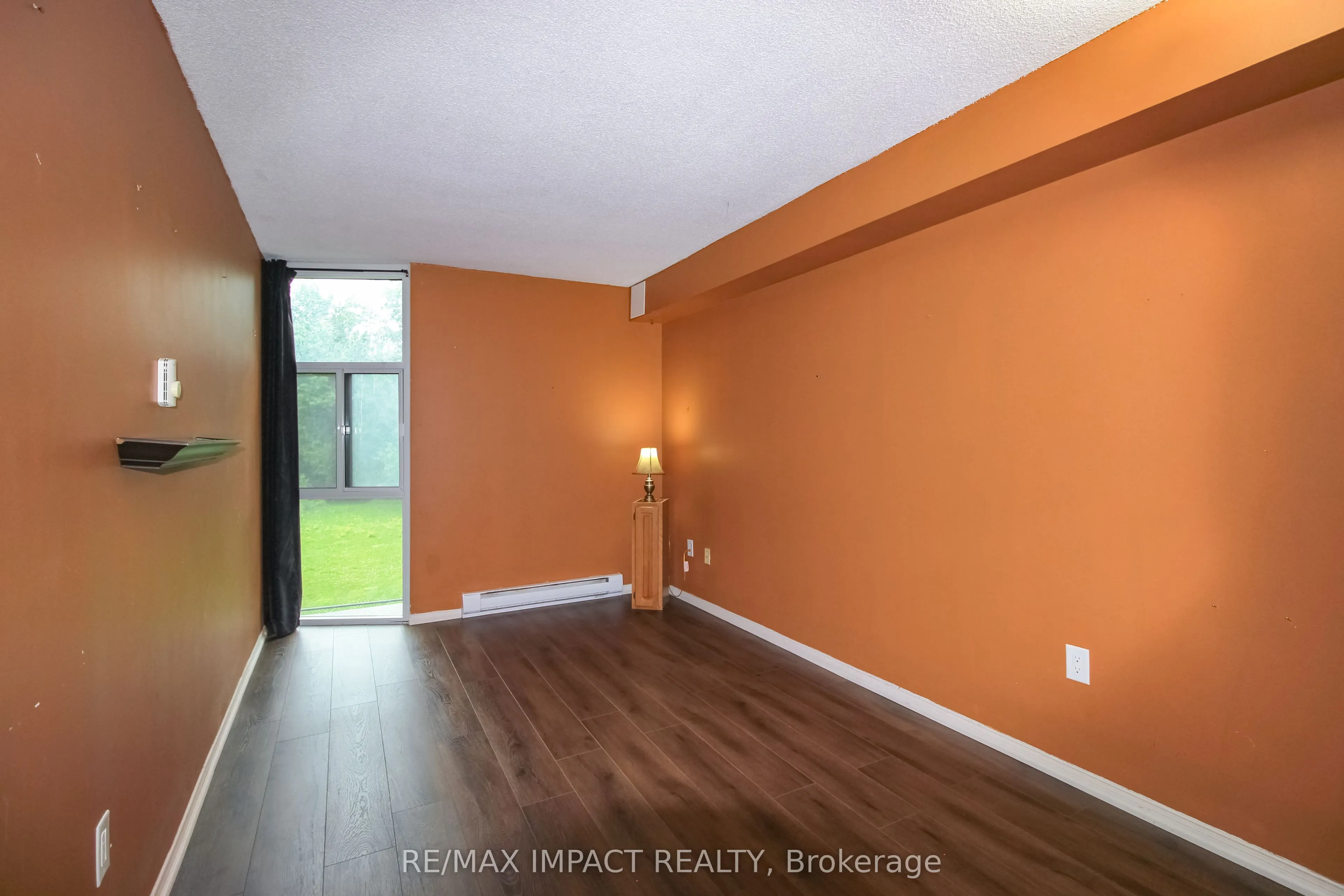 454 Centre Street S, #112