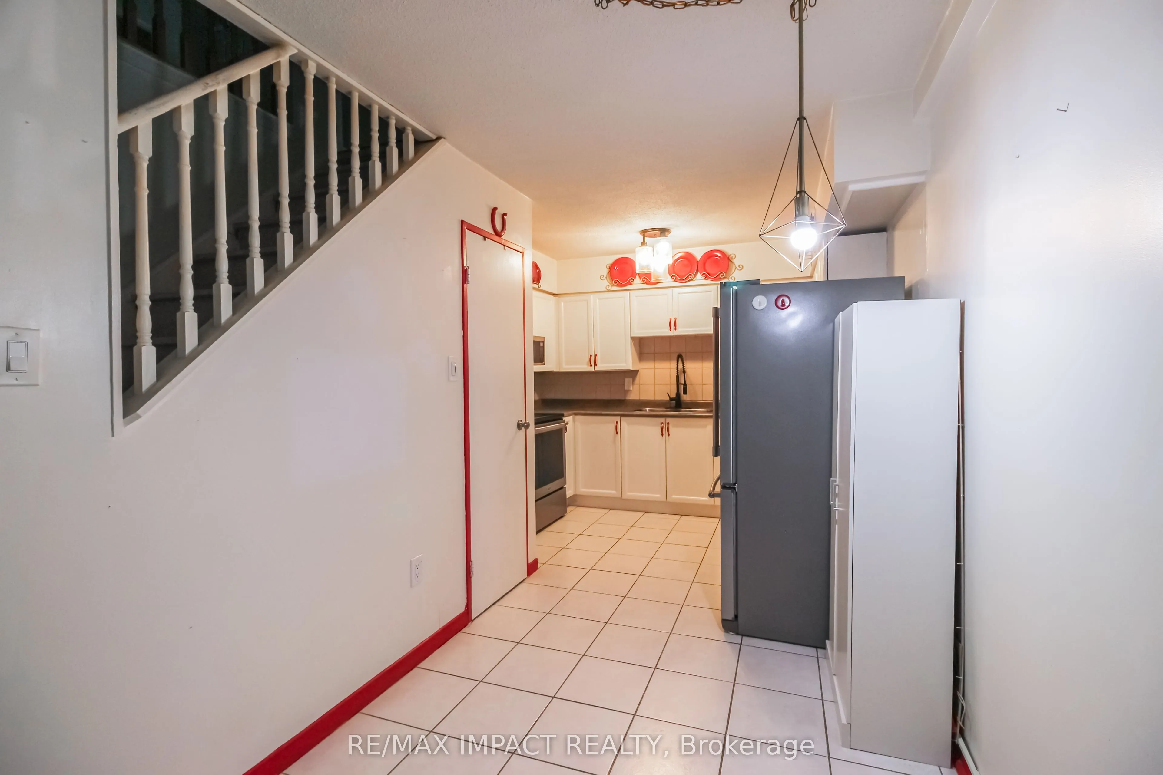 454 Centre Street S, #112