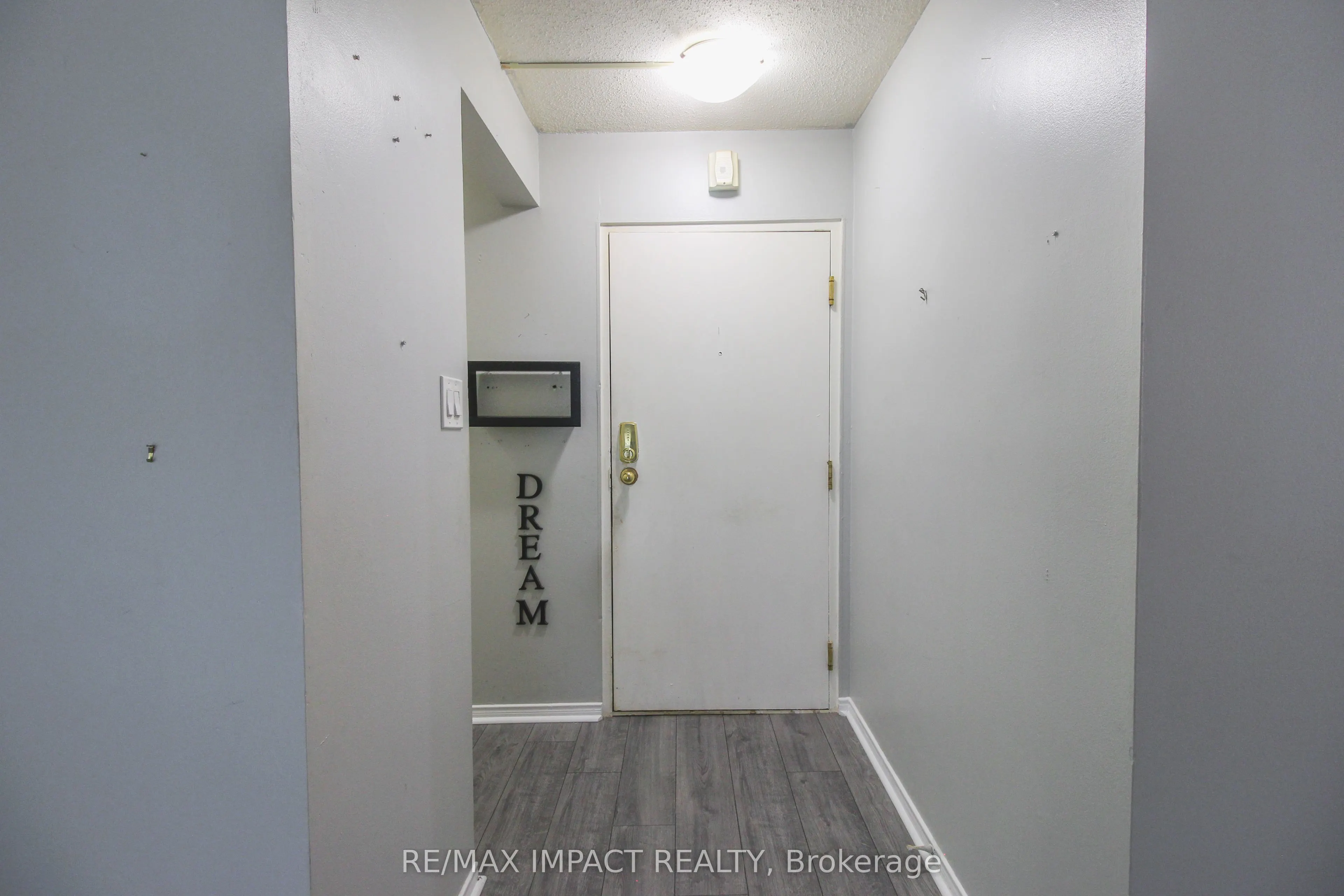 454 Centre Street S, #112