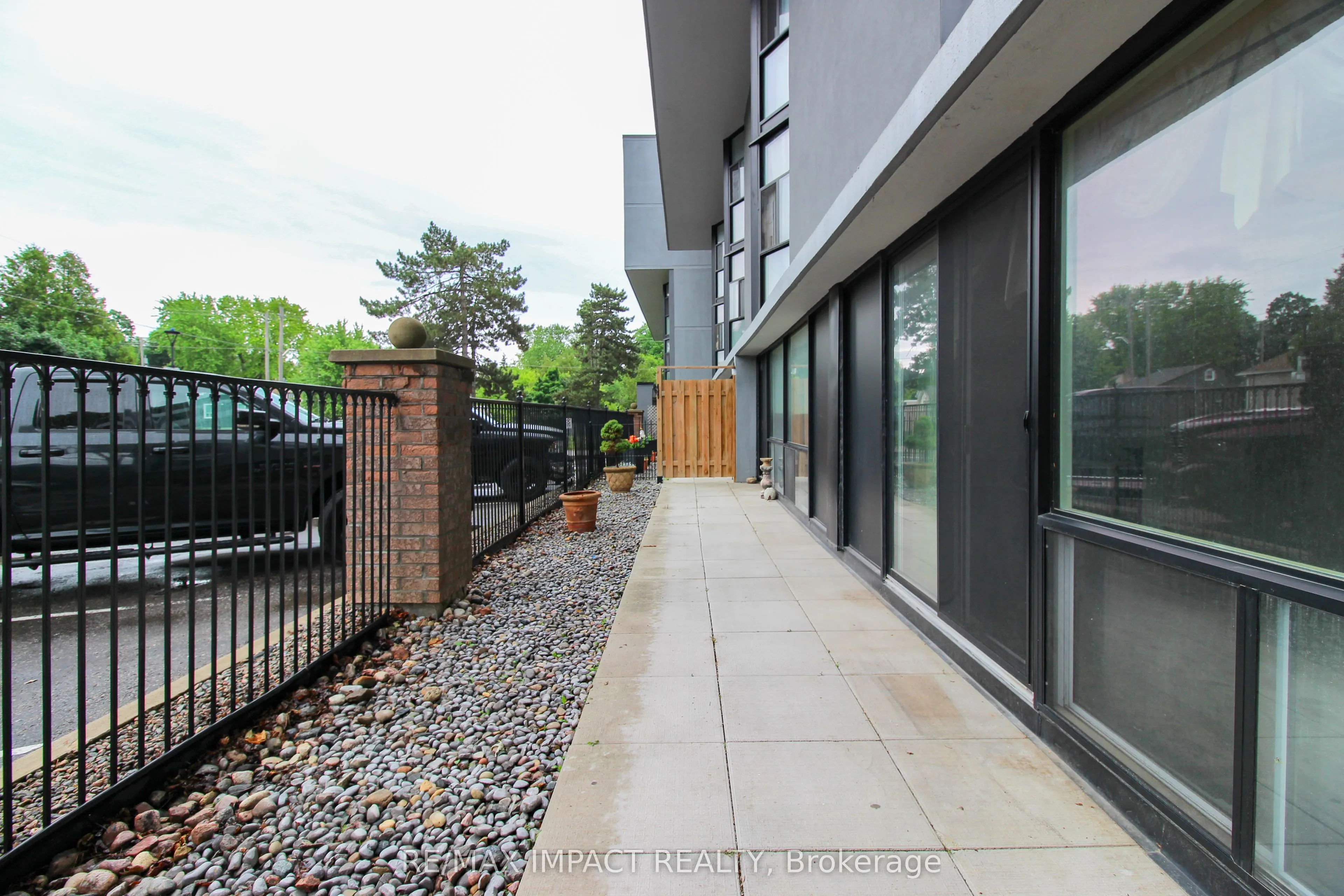 454 Centre Street S, #112