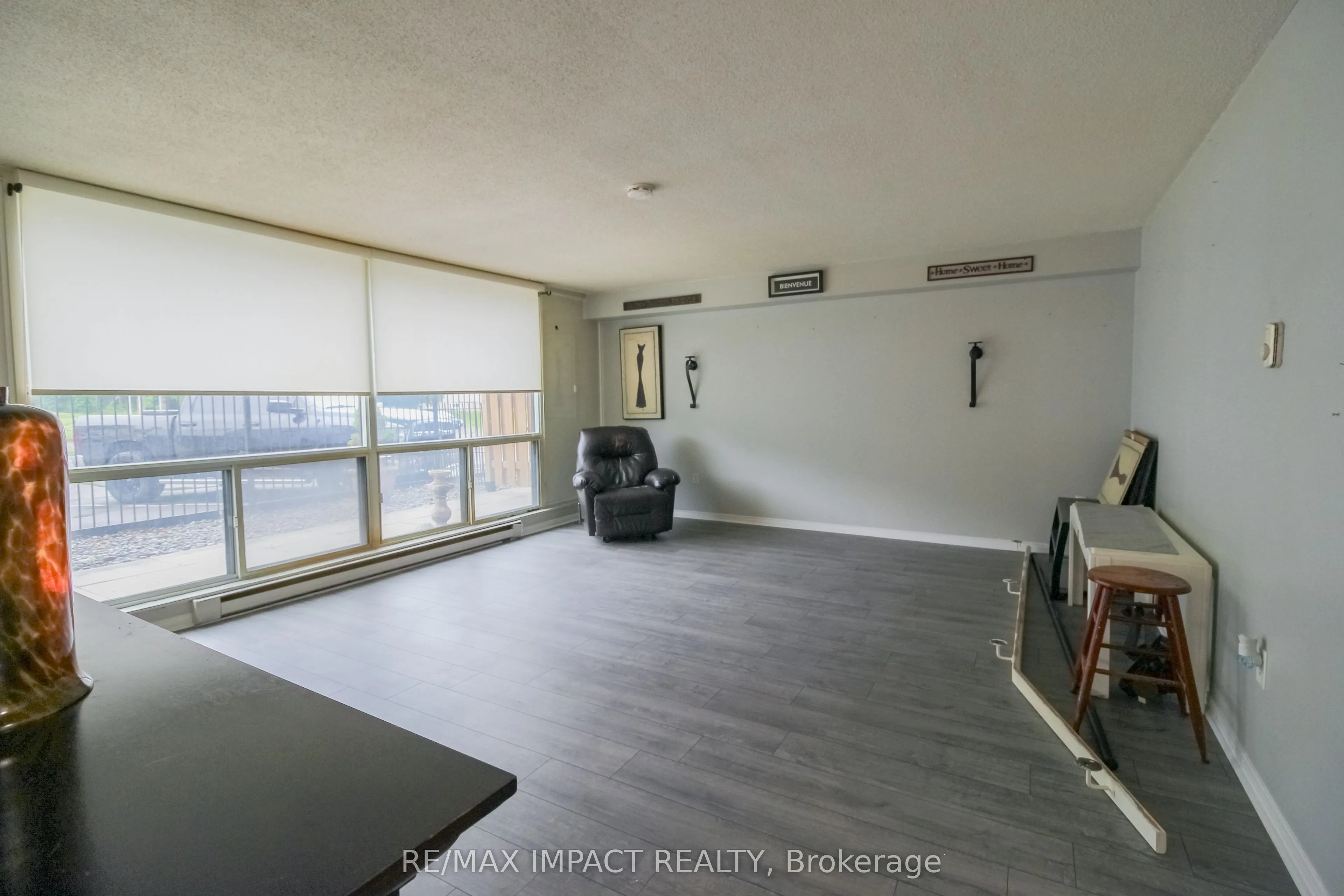 454 Centre Street S, #112