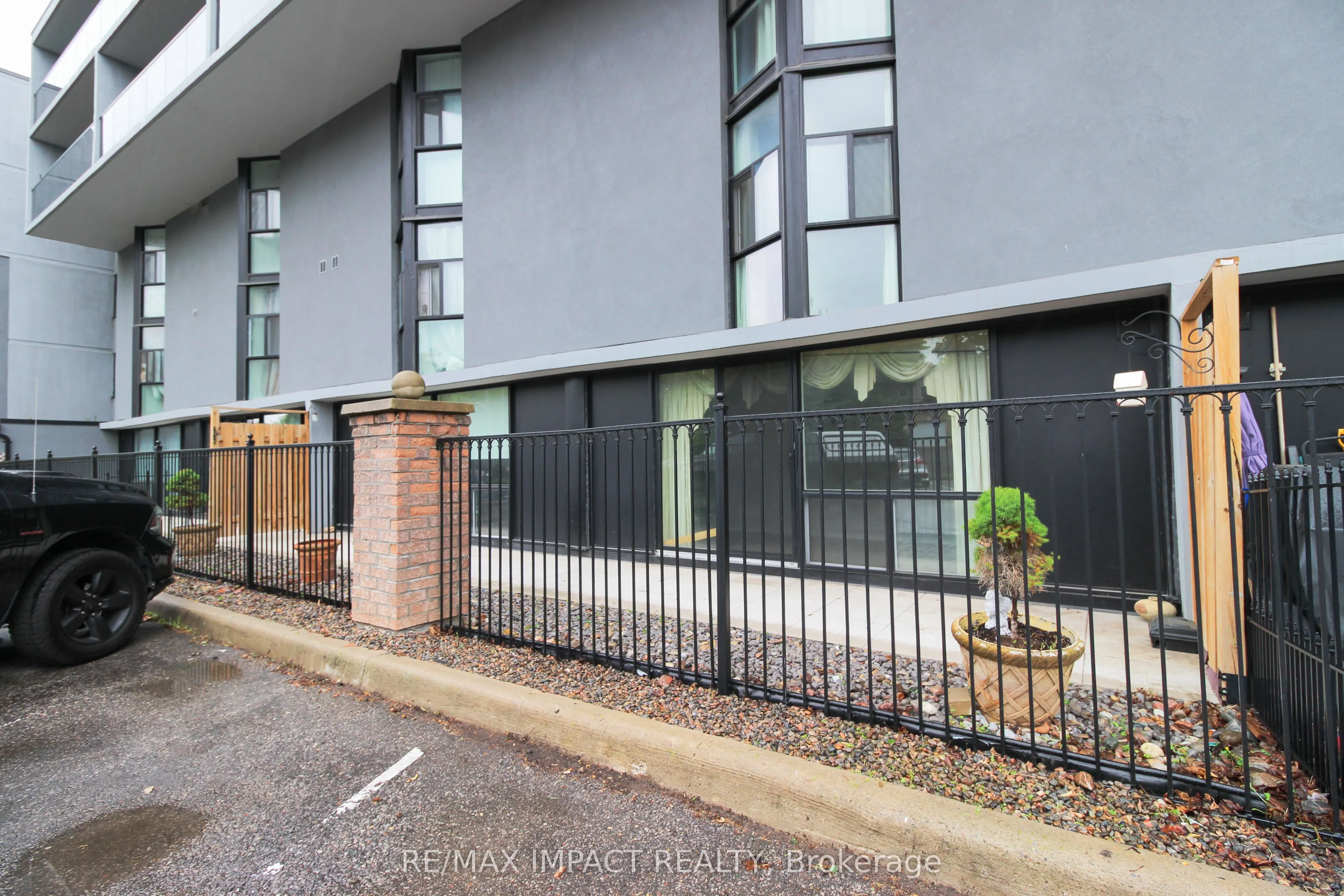 454 Centre Street S, #112