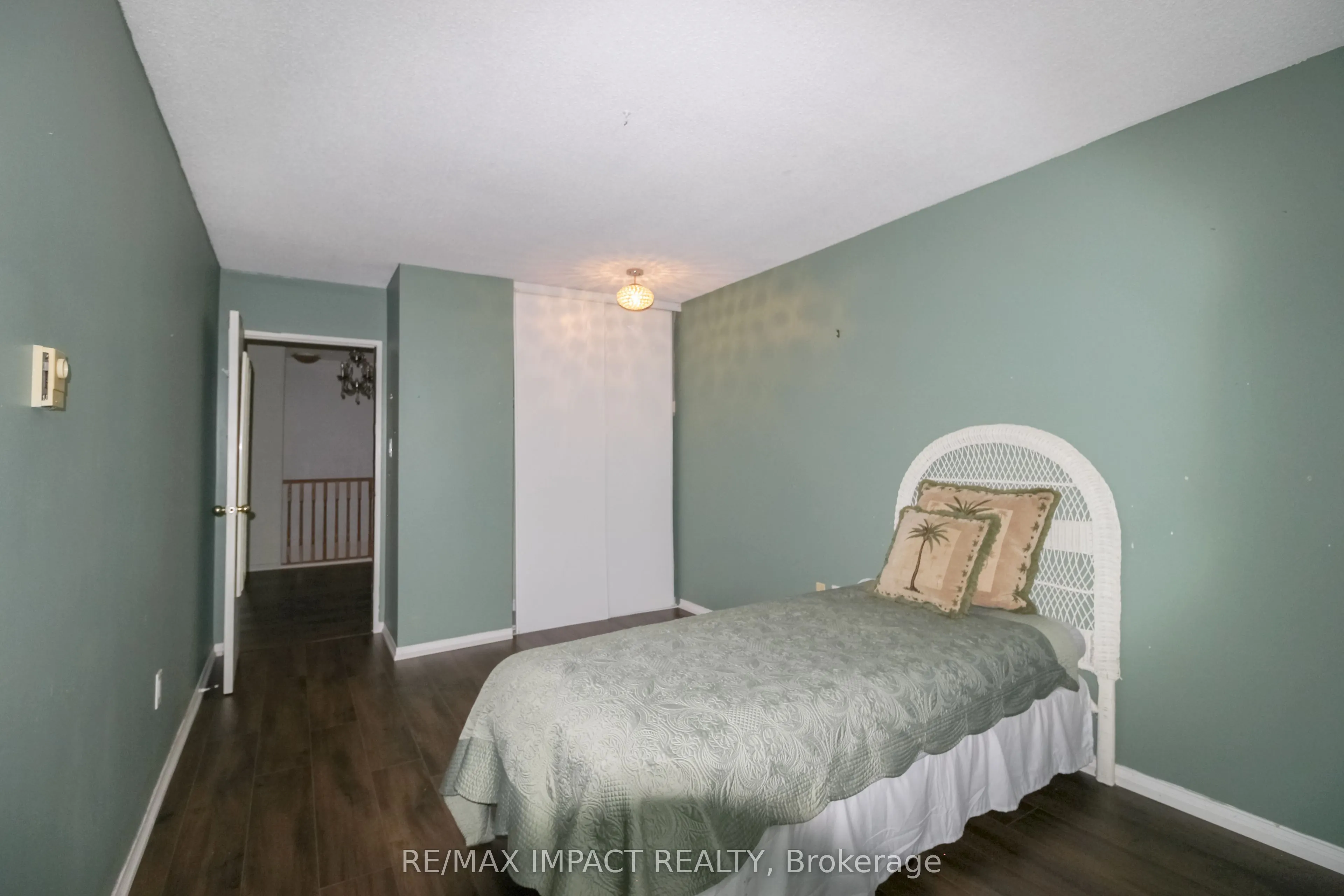 454 Centre Street S, #112